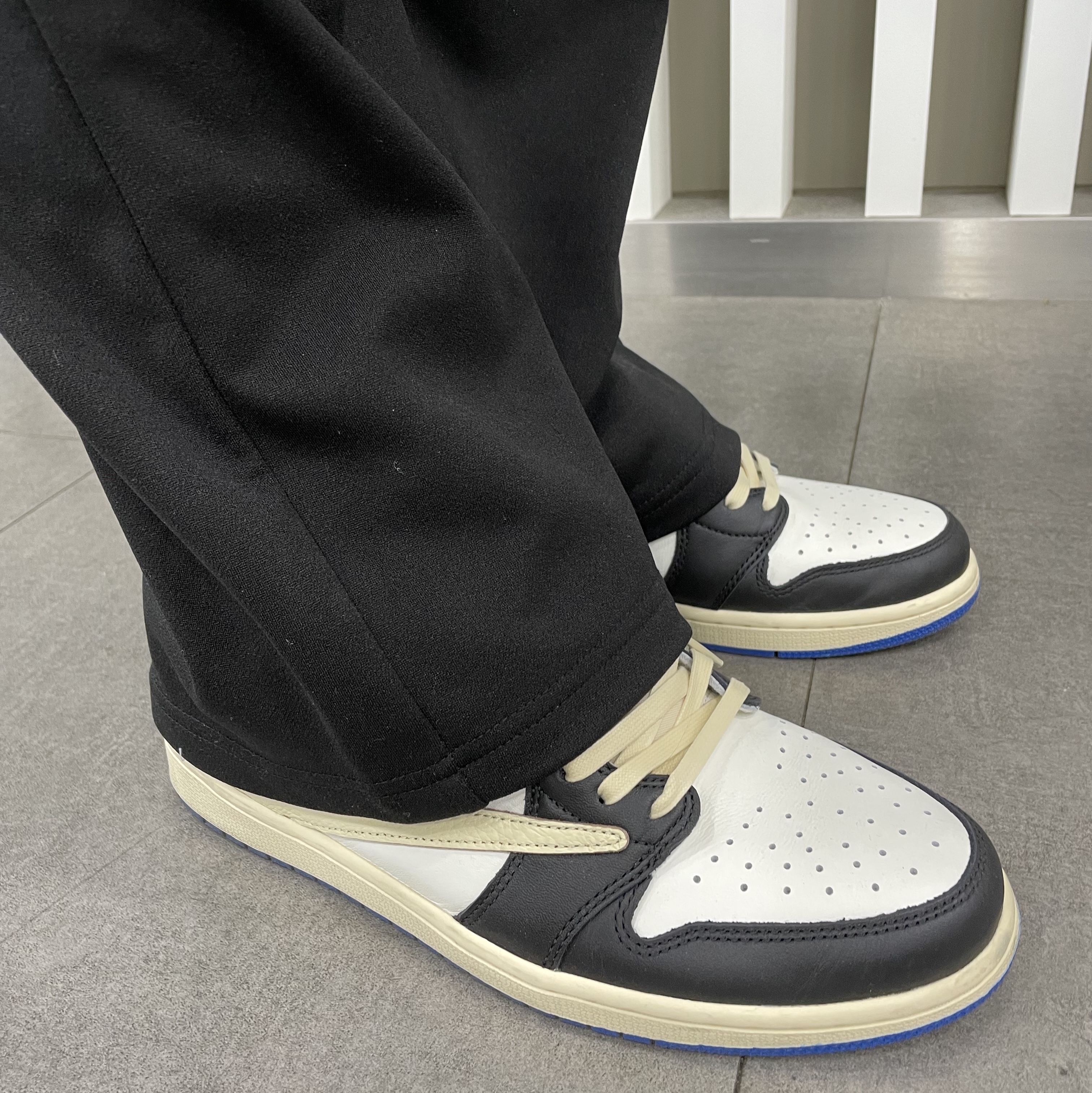 Jordan 1 x Travis Scott x Fragment Retro Low OG SP Military Blue 착용 스타일 - 2