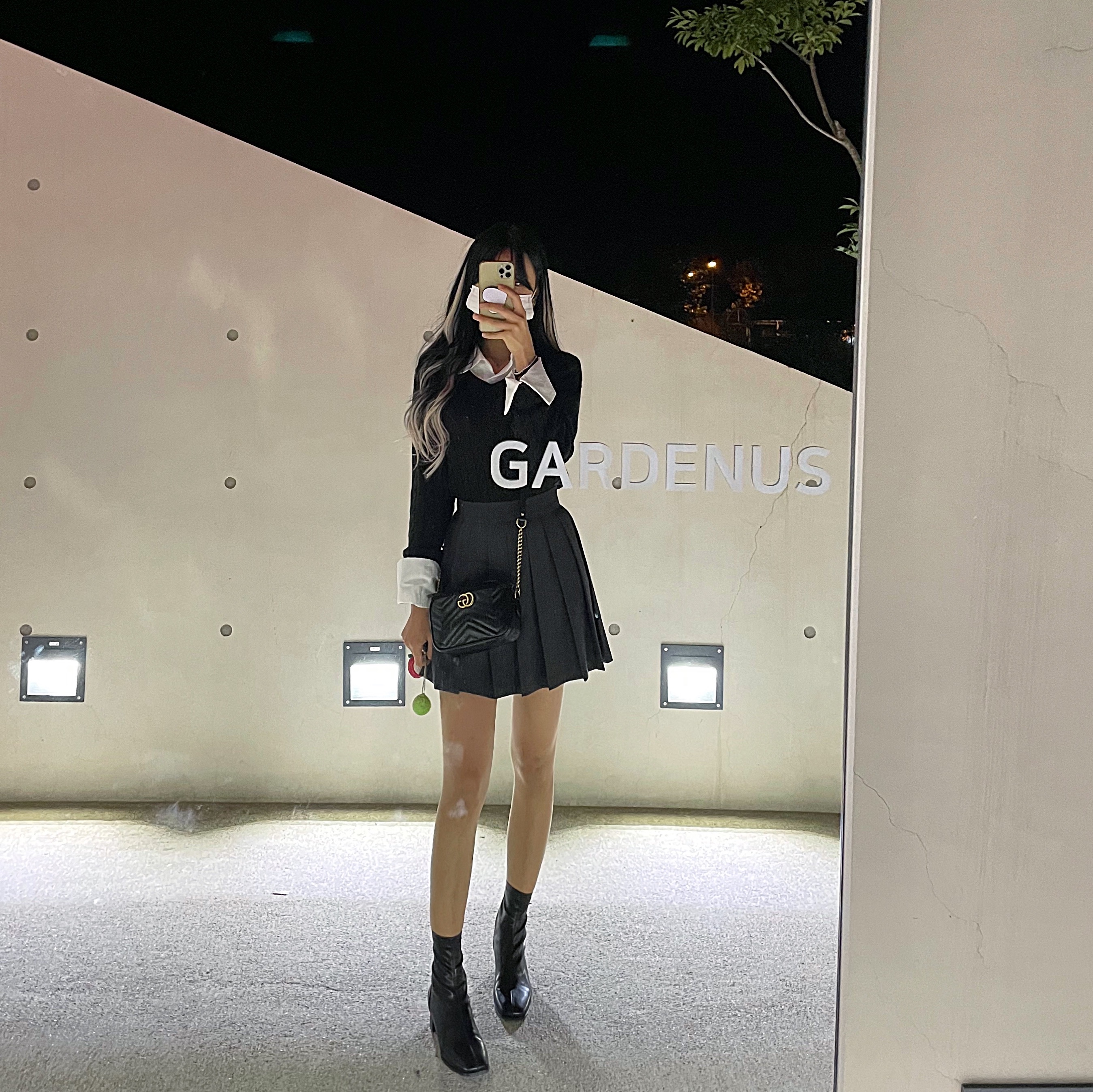 Gucci GG Marmont Zip Top Matelasse Mini Bag Black 착용 스타일