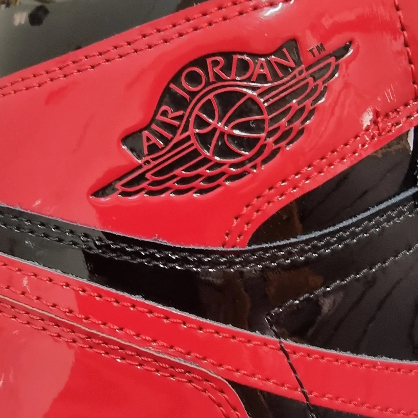 Jordan 1 Retro High OG Patent Bred 착용 스타일 - 3
