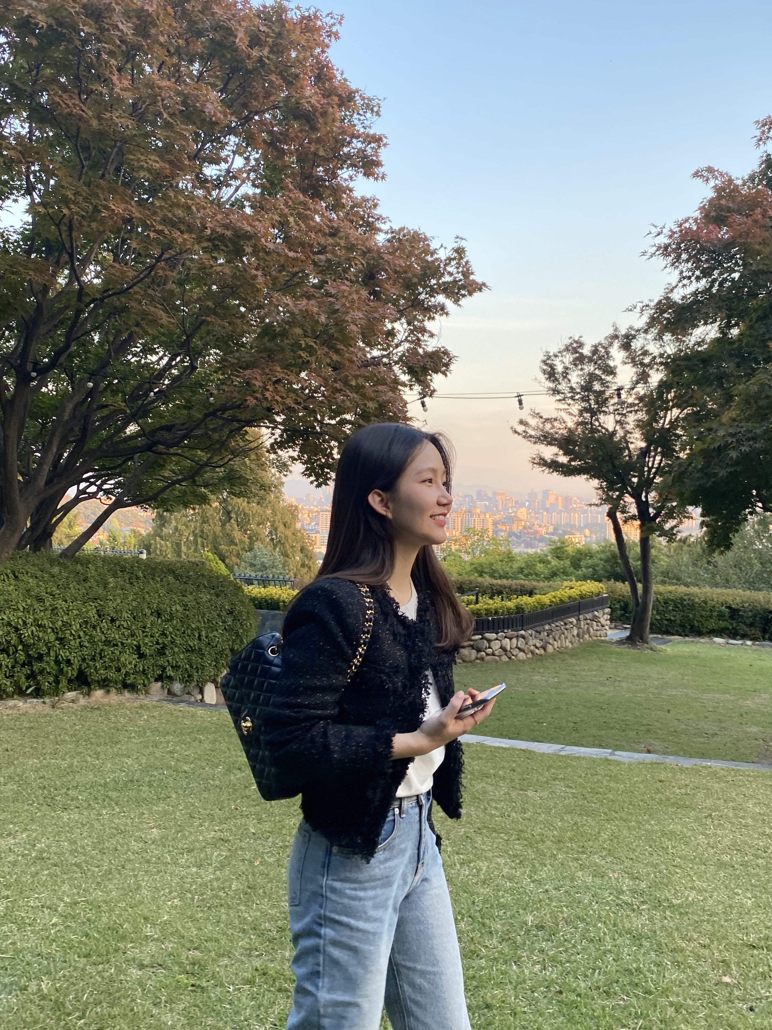 Chanel Medium Classic Handbag Grained Calfskin & Gold Black, (W) Nike Dunk Low Black 착용 스타일 - 1