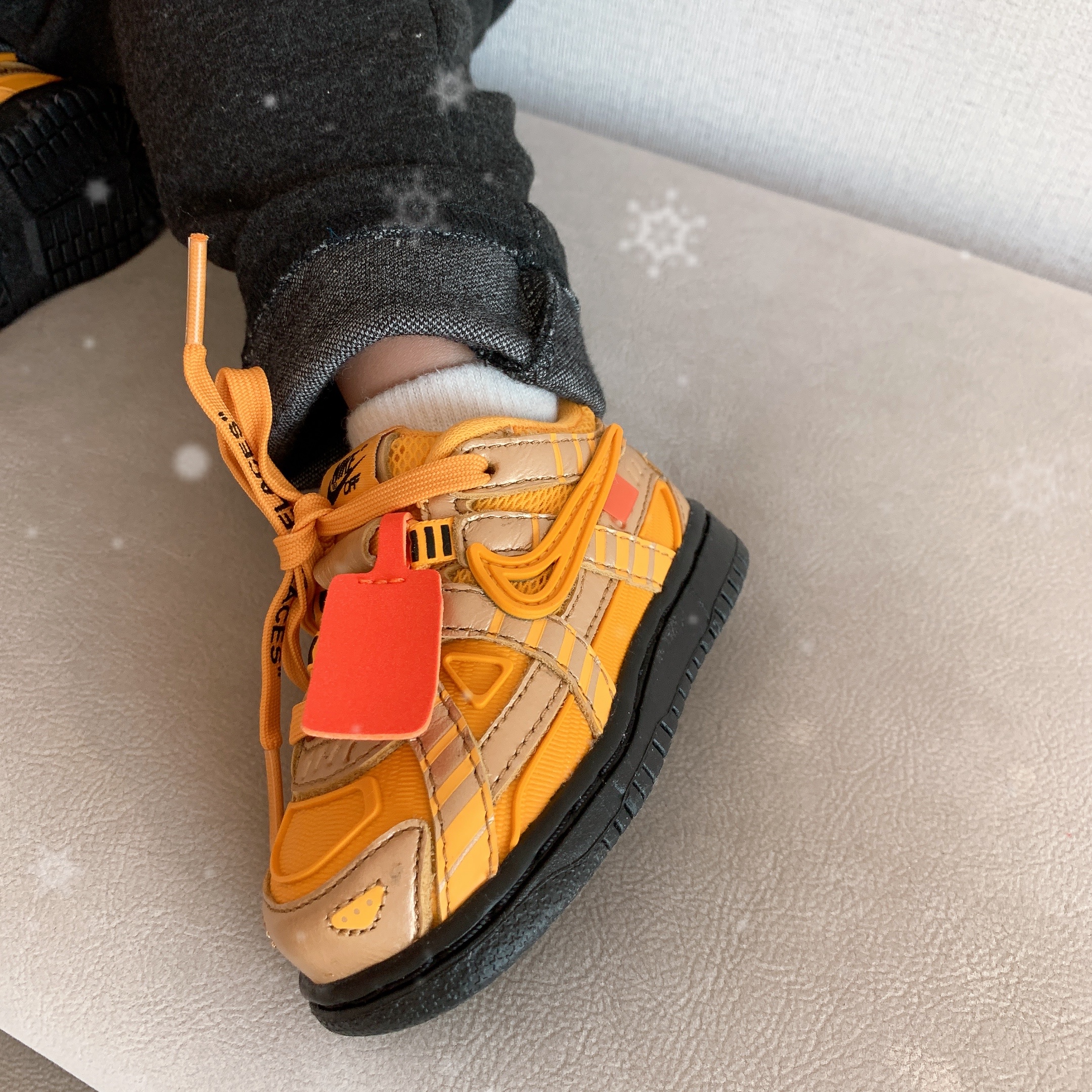 (TD) Nike x Off-White Air Rubber Dunk University Gold 착용 스타일 - 2