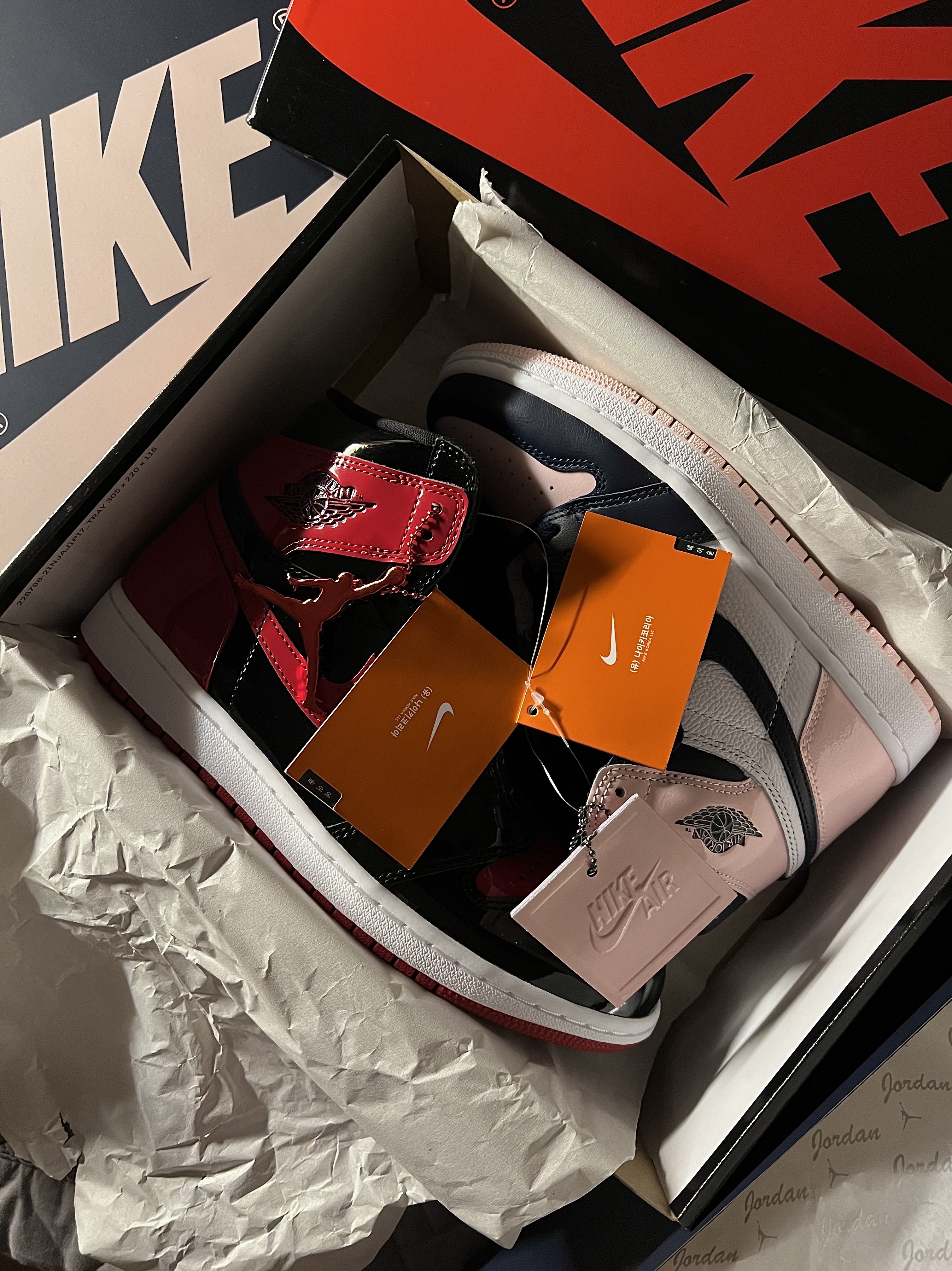 Jordan 1 Retro High OG Patent Bred, (W) Jordan 1 Retro High OG Atmosphere 착용 스타일