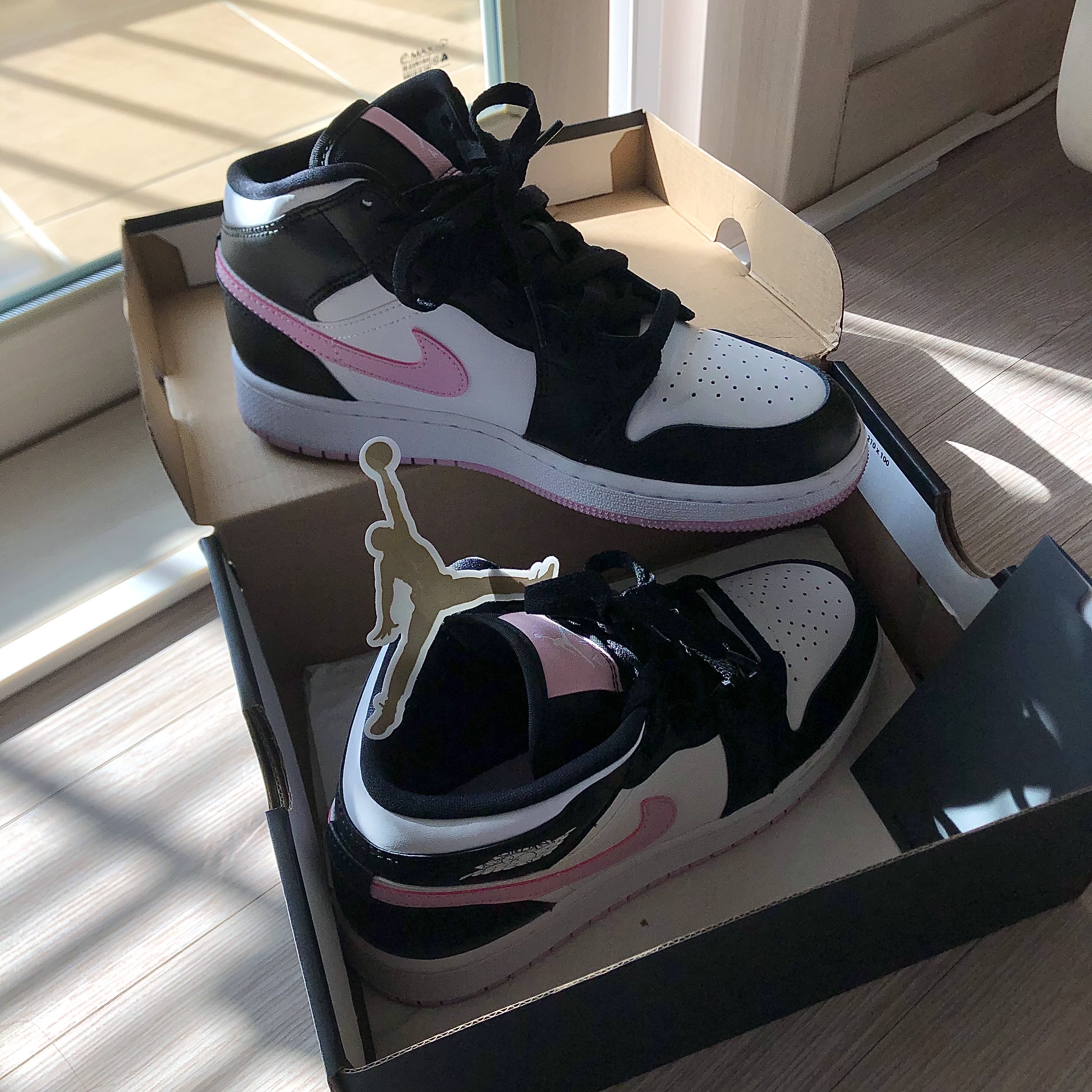 (GS) Jordan 1 Mid Light Arctic Pink 착용 스타일 - 1
