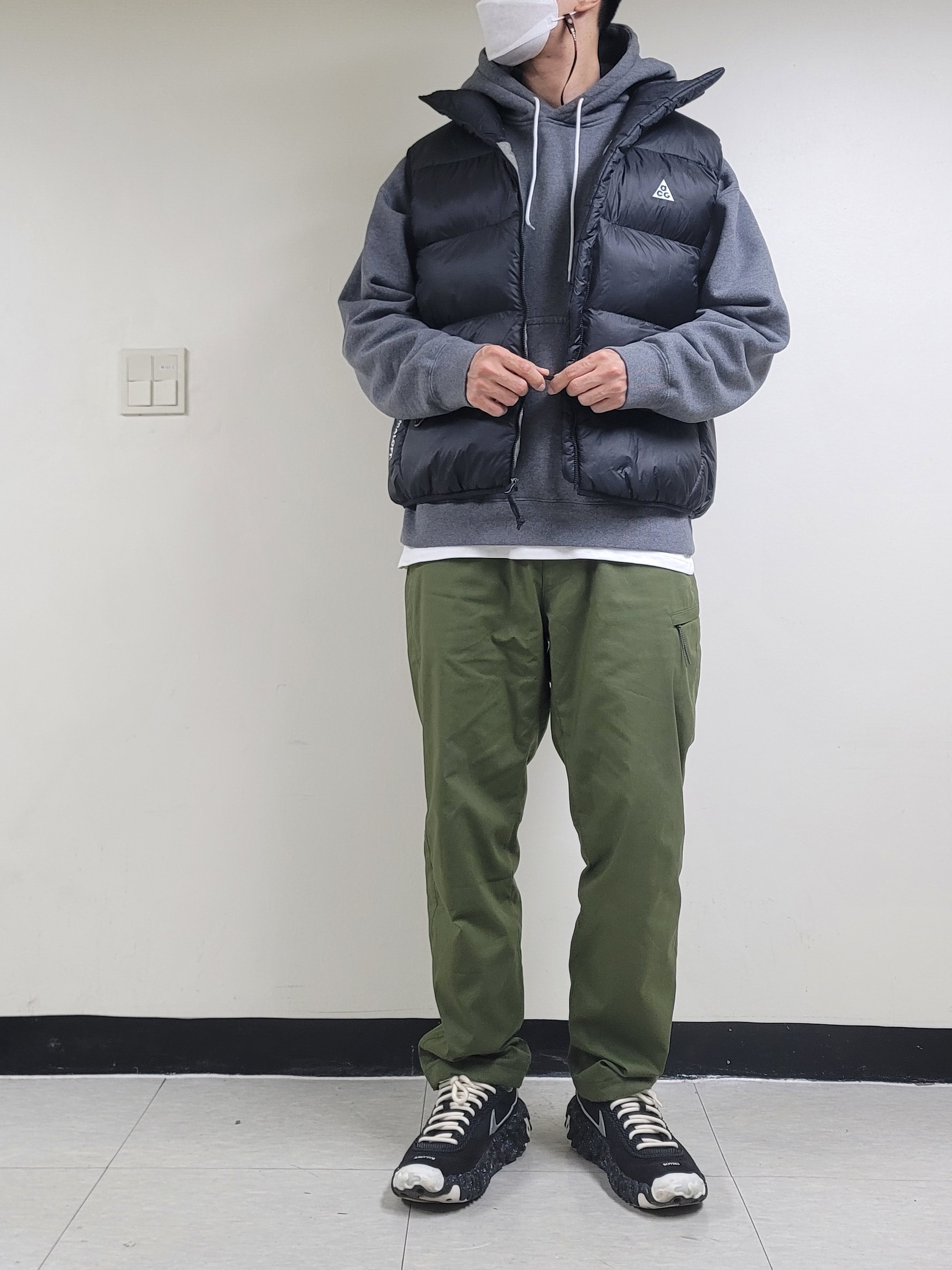 Nike ACG Therma-Fit ADV Lunar Lake Puffer Vest Black - US/EU, Nike x Undercover Overbreak SP Black 착용 스타일 - 3