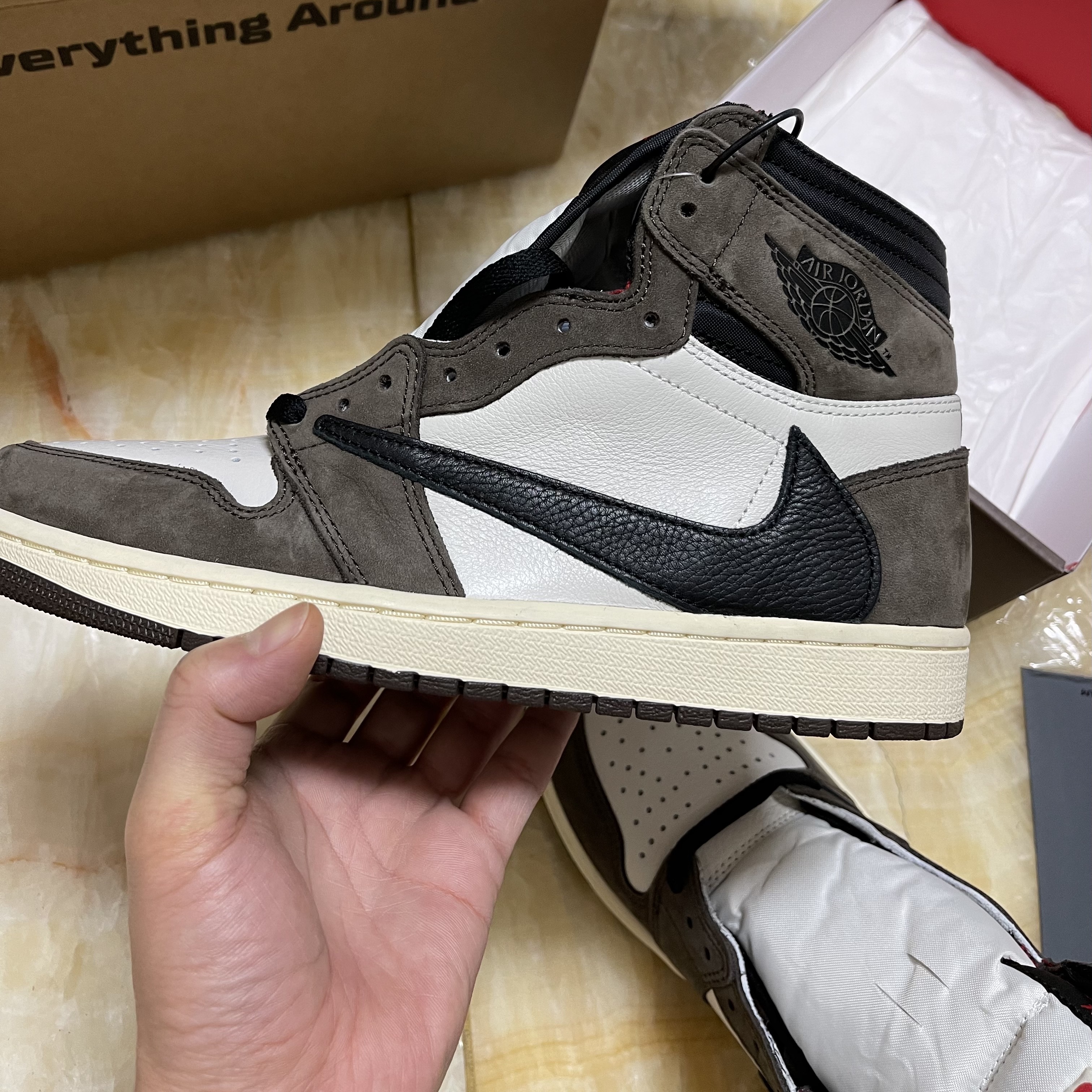 Jordan 1 x Travis Scott Retro High OG SP Mocha 착용 스타일