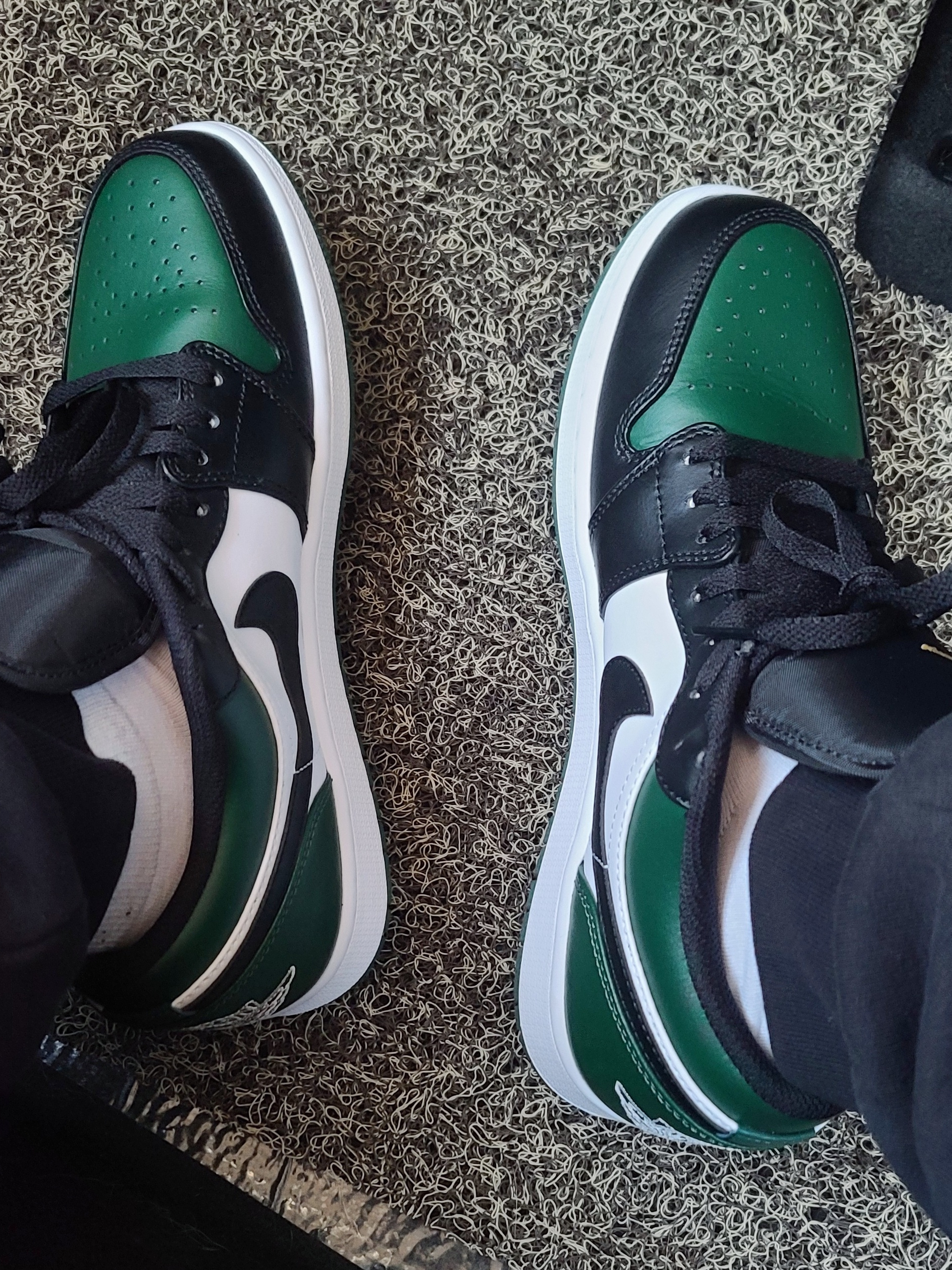 Jordan 1 Low Green Toe 착용 스타일 - 2