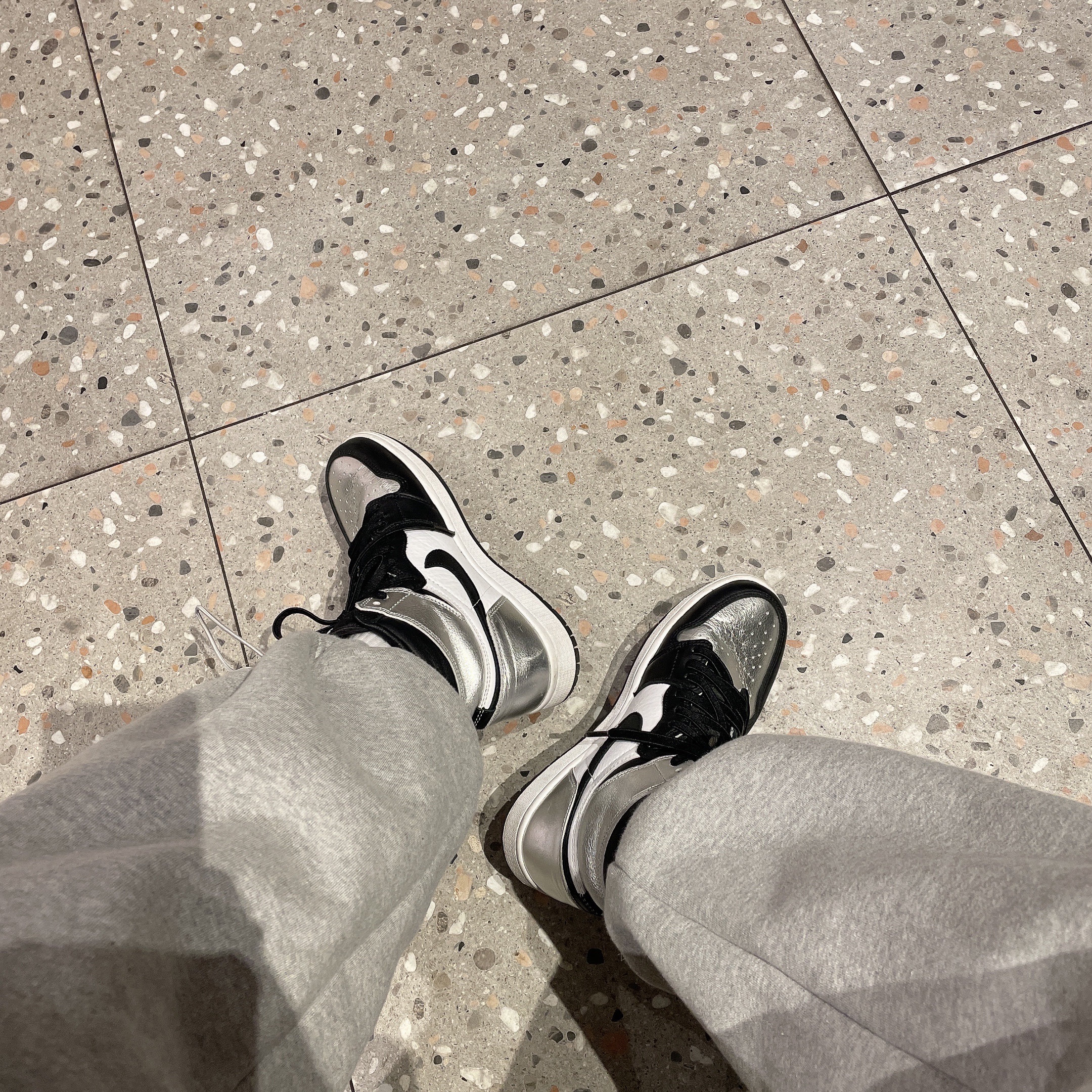 (W) Jordan 1 Retro High OG Silver Toe 착용 스타일
