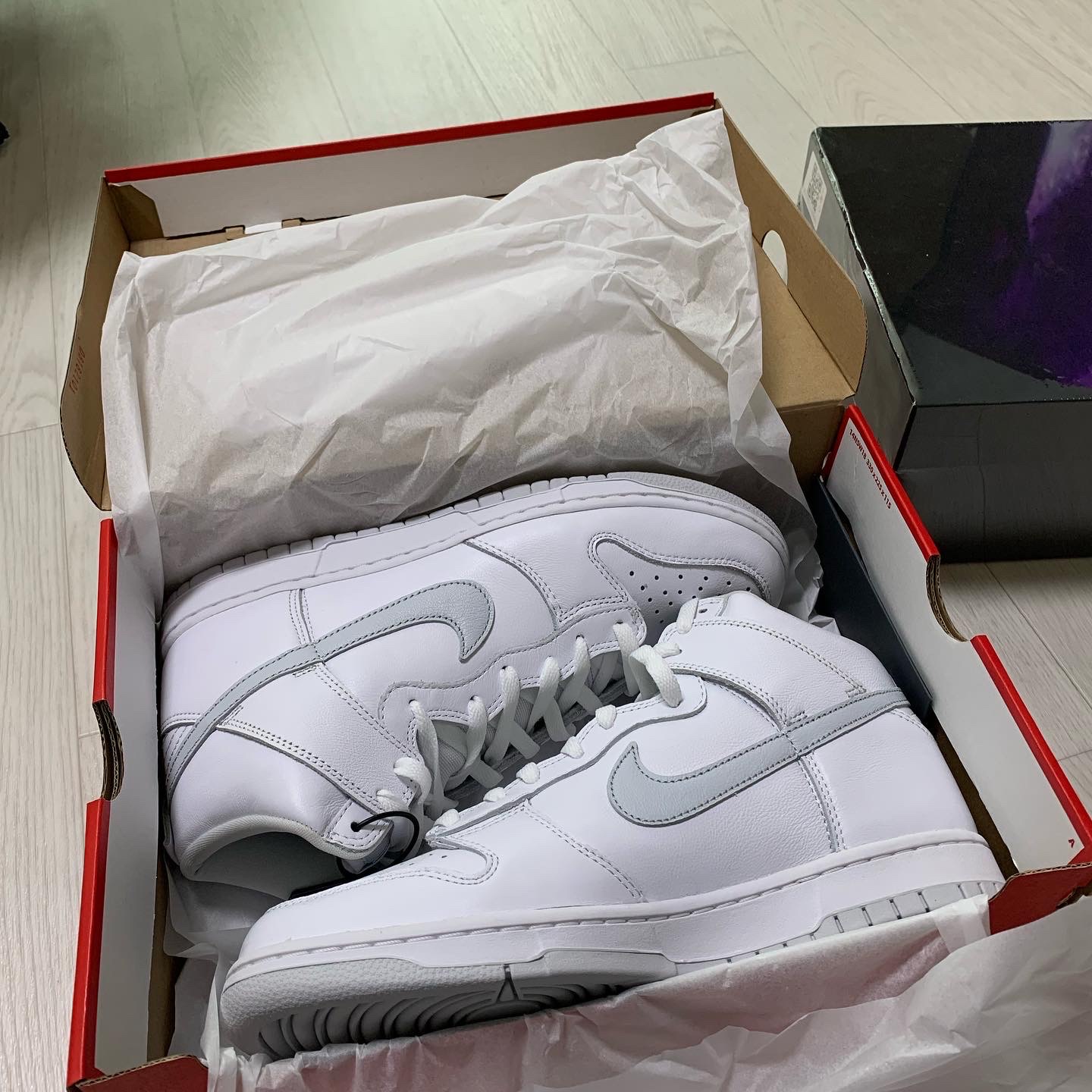 Jordan 1 Mid Gym Red Black White, Nike Dunk High SP Pure Platinum 착용 스타일 - 3
