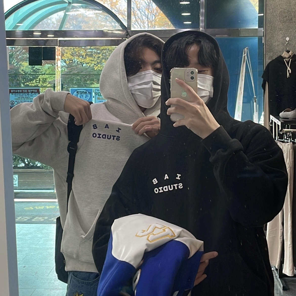 IAB Studio Hoodie Light Gray, IAB Studio Hoodie Black White 착용 스타일