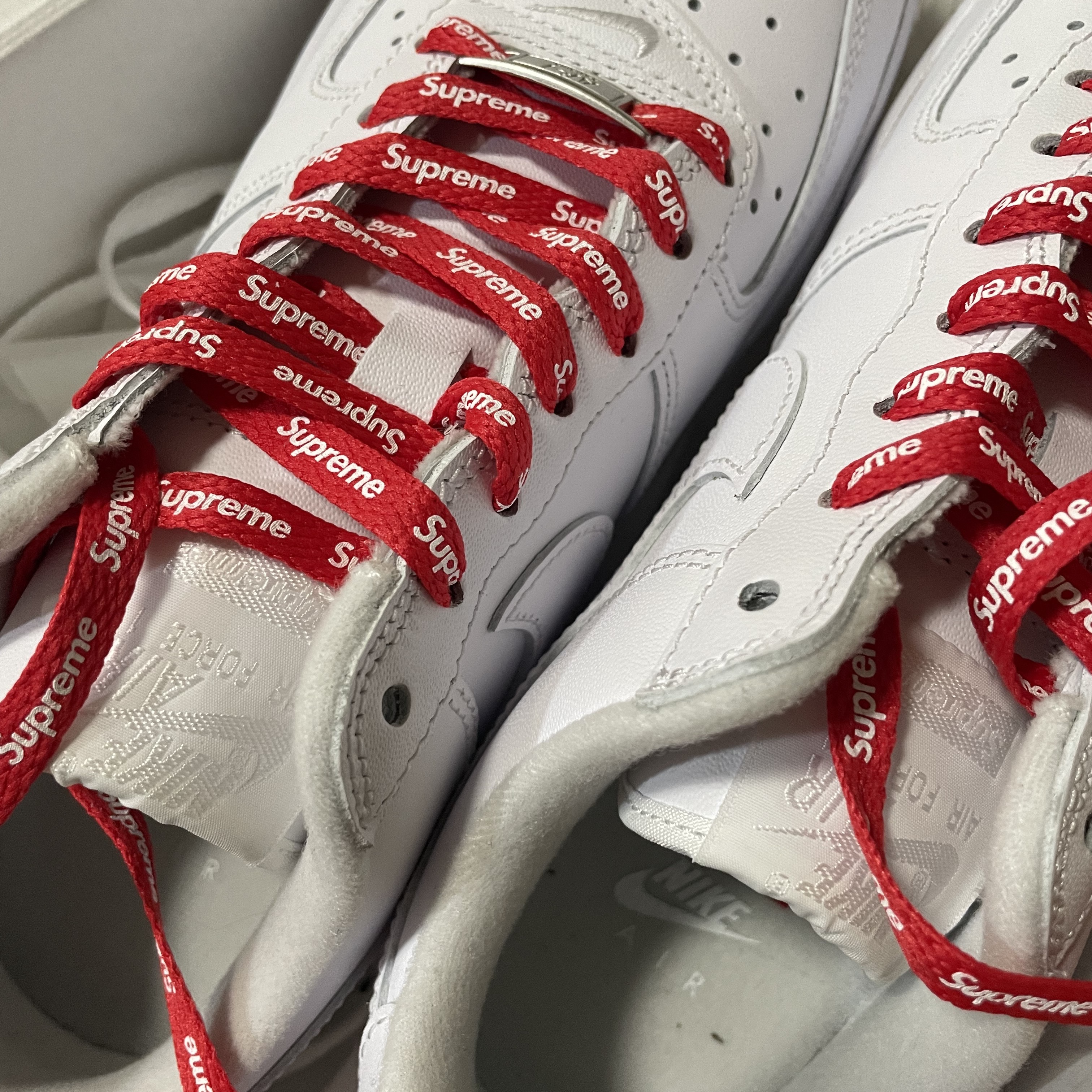 Nike x Supreme Air Force 1 Low White 착용 스타일 - 2