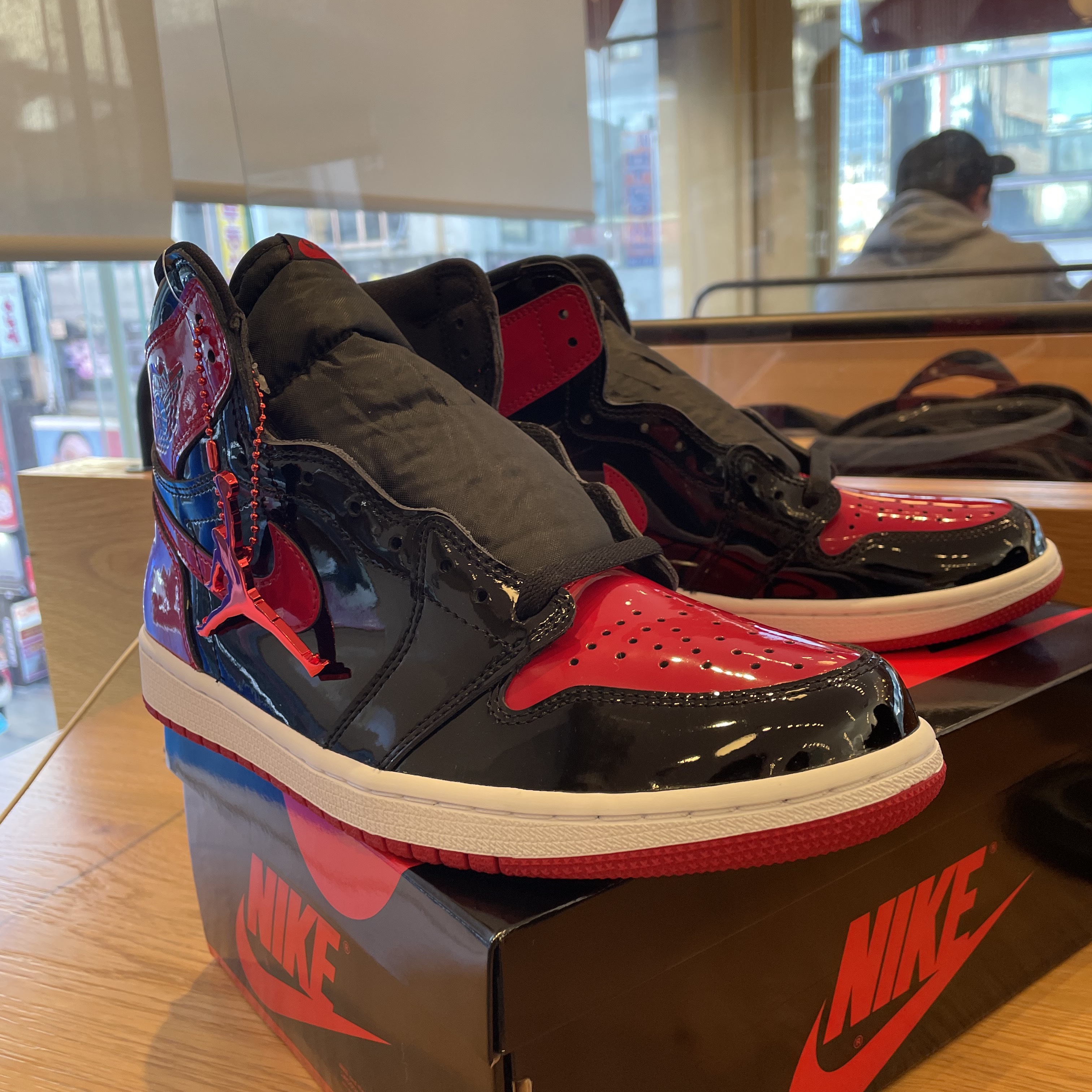 Jordan 1 Retro High OG Patent Bred 착용 스타일 - 2