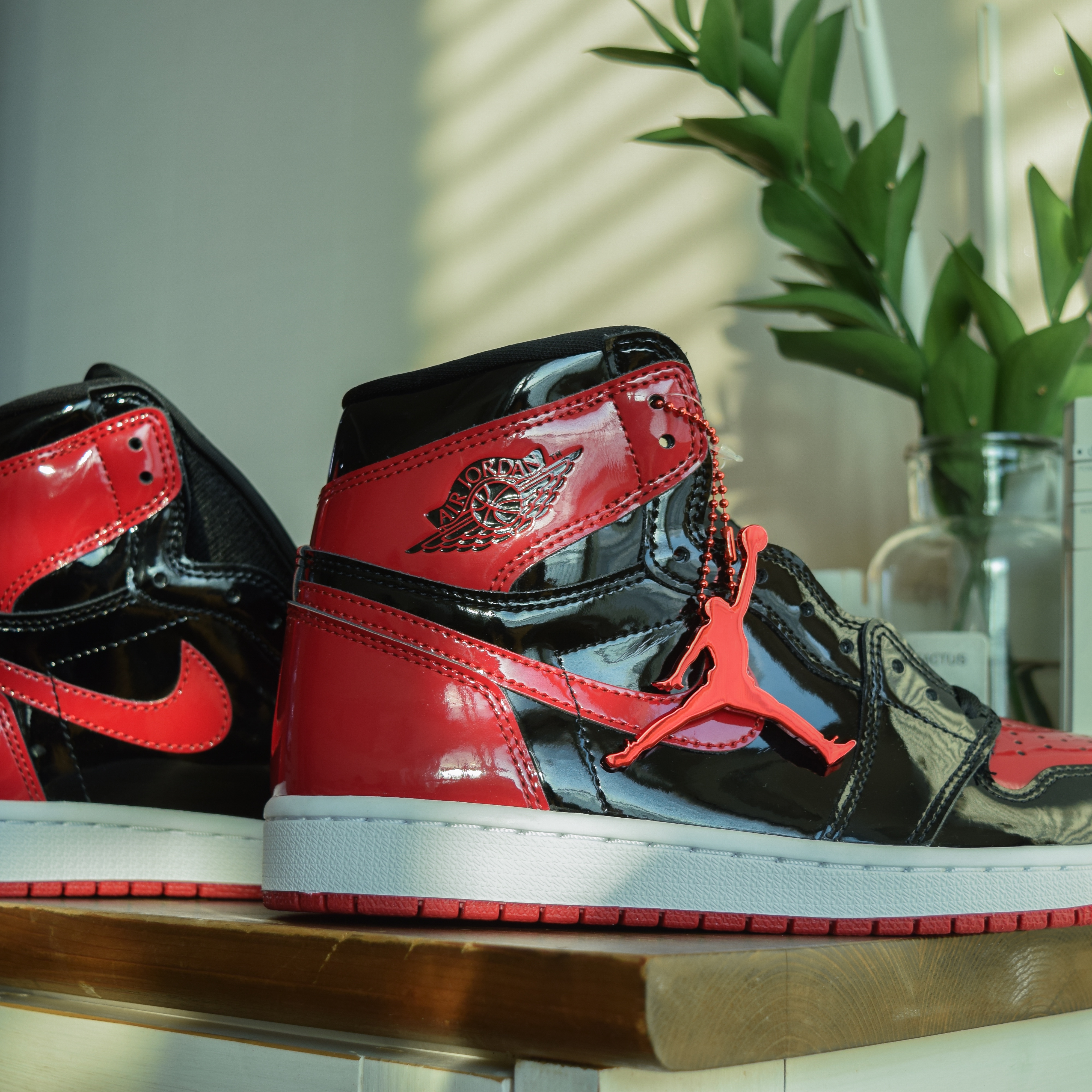 Jordan 1 Retro High OG Patent Bred 착용 스타일 - 3