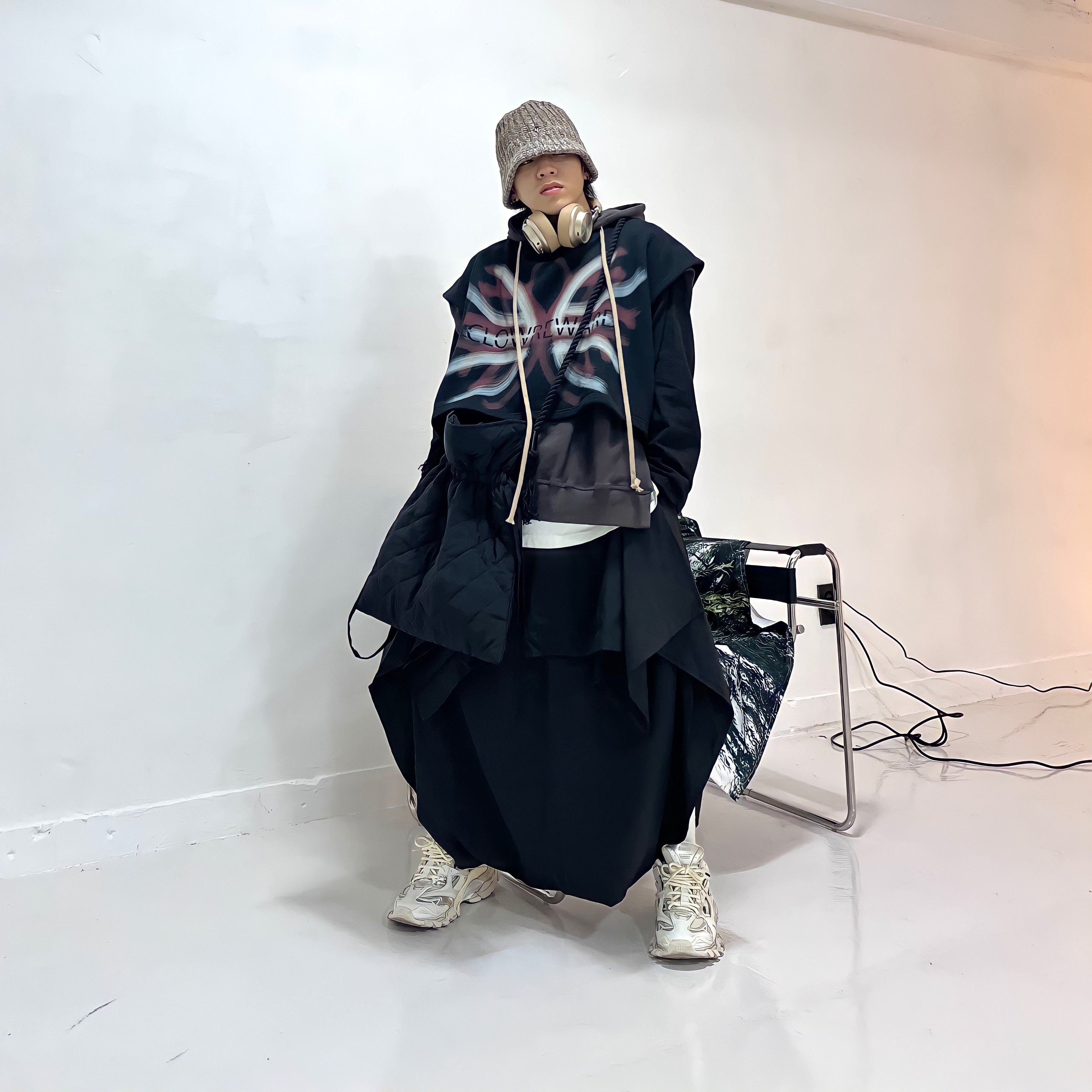 Balenciaga Track.2 Sneakers White 착용 스타일