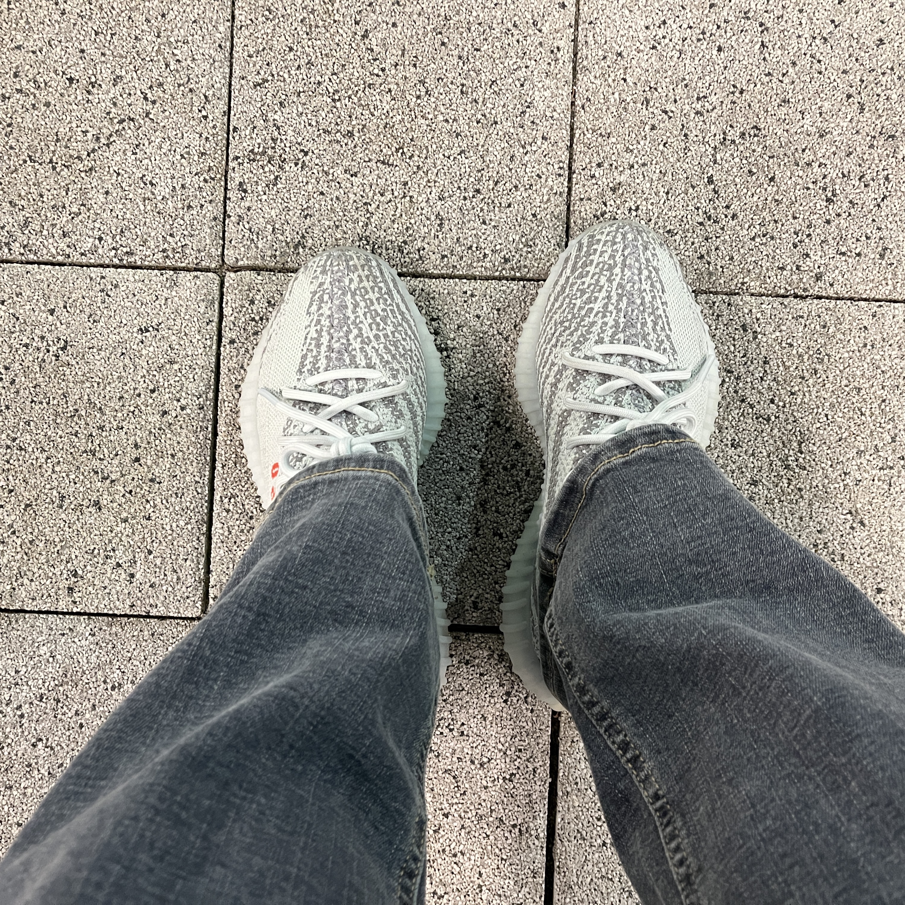 Adidas Yeezy Boost 350 V2 Blue Tint 2017 착용 스타일