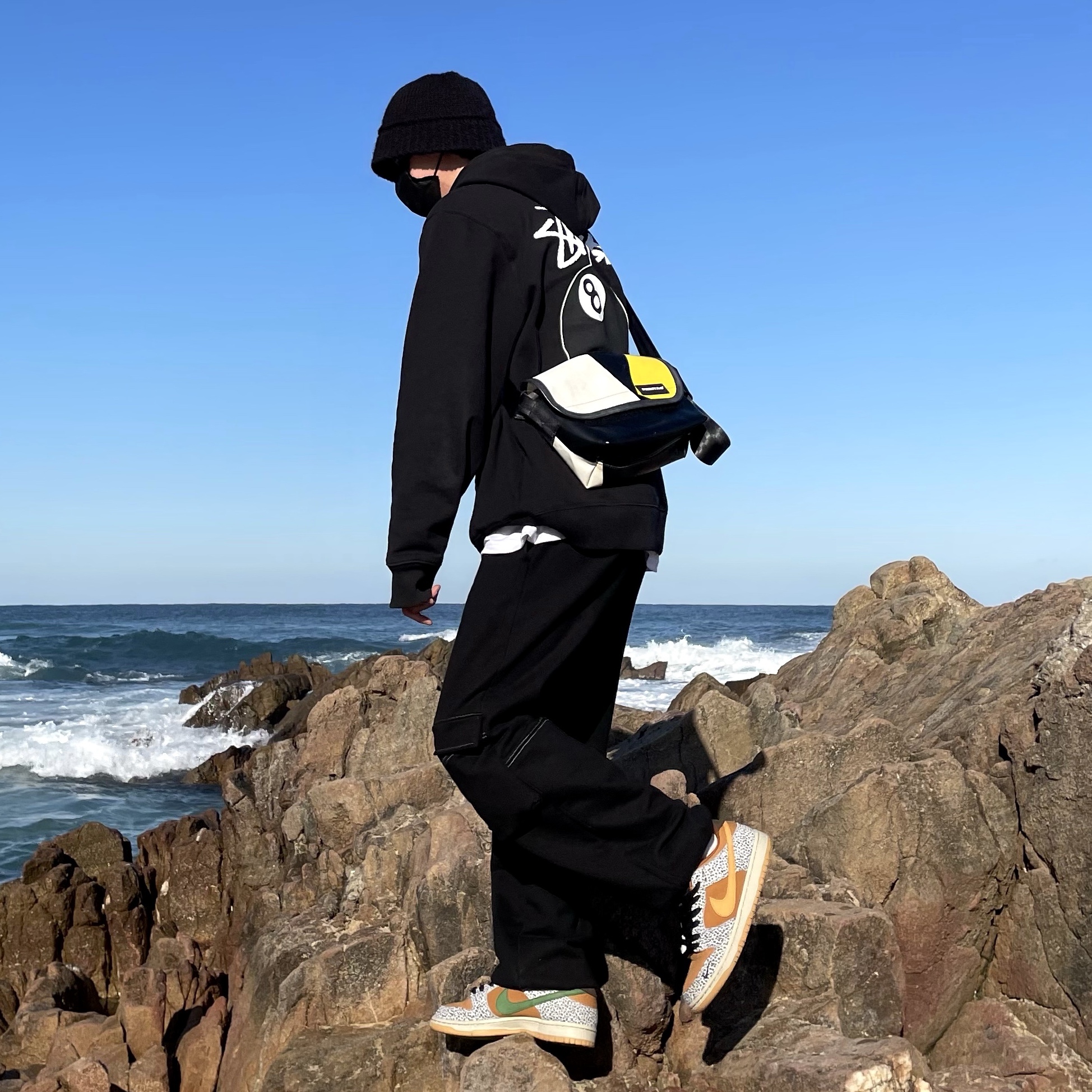 Stussy 8 Ball Hoodie Black - 21FW, Nike SB Dunk Low Pro Safari 착용 스타일