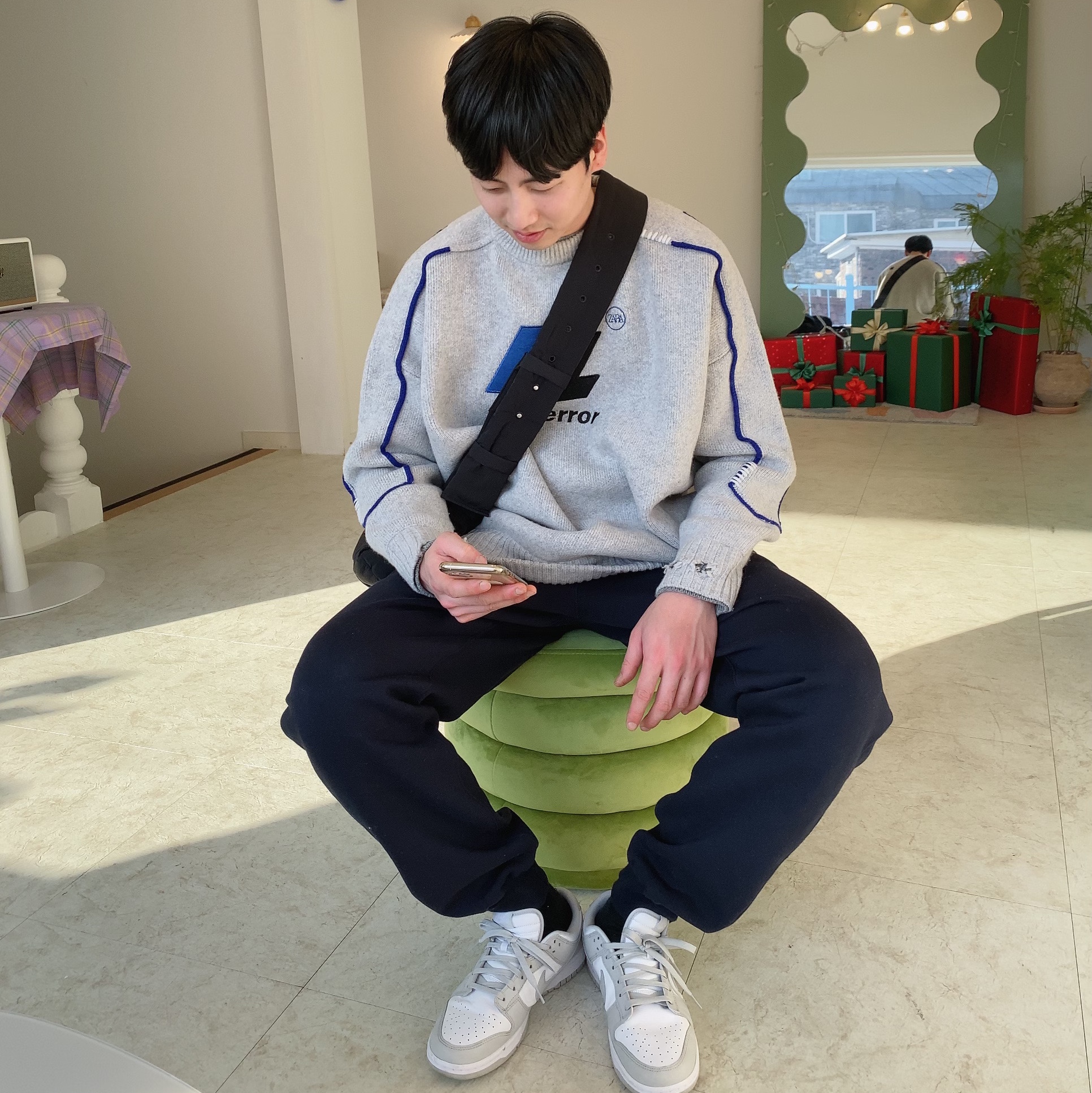 Bottega Veneta Padded Tech Cassette Black, Zara x Ader Error Oversize Sweater Grey 착용 스타일 - 1