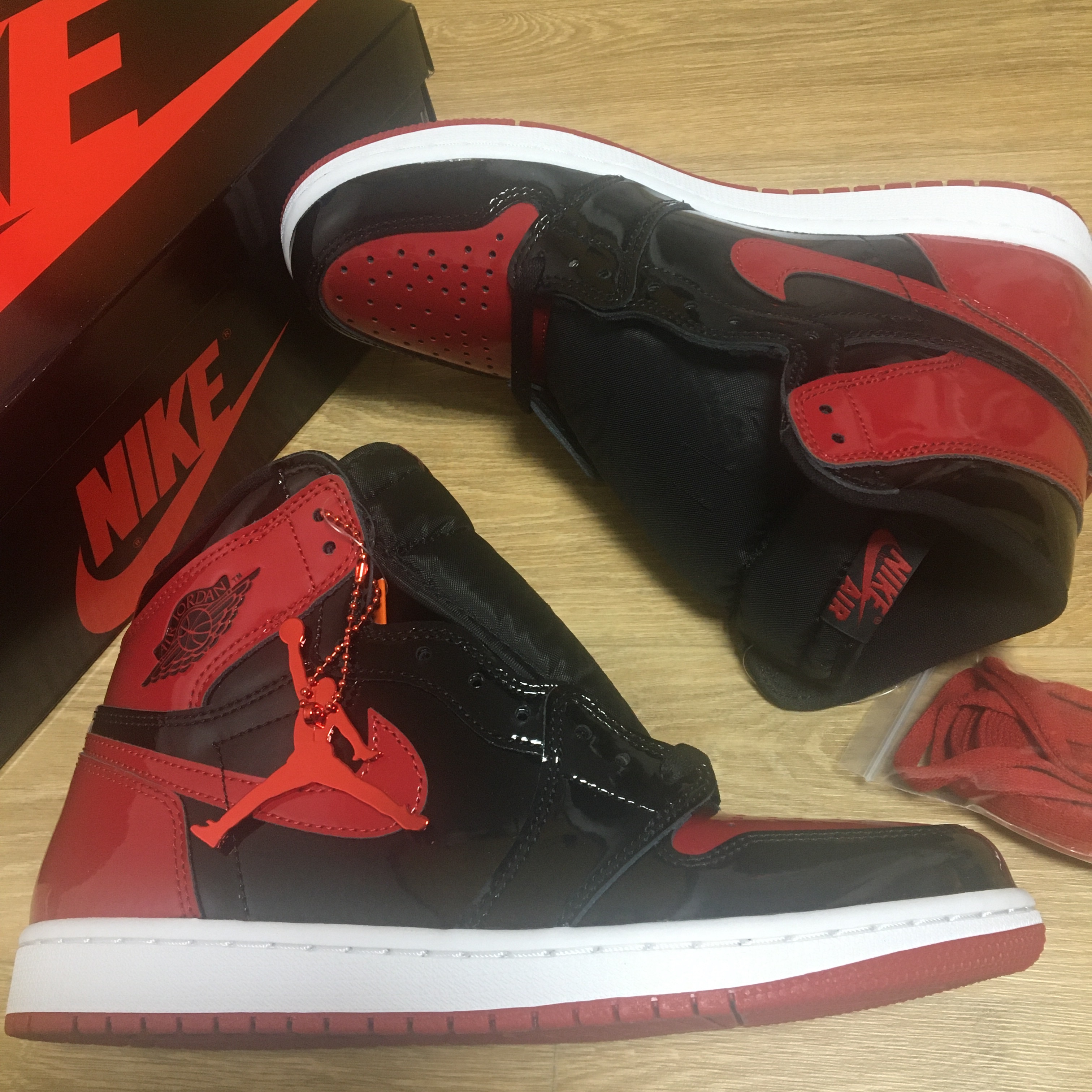 Jordan 1 Retro High OG Patent Bred 착용 스타일 - 1