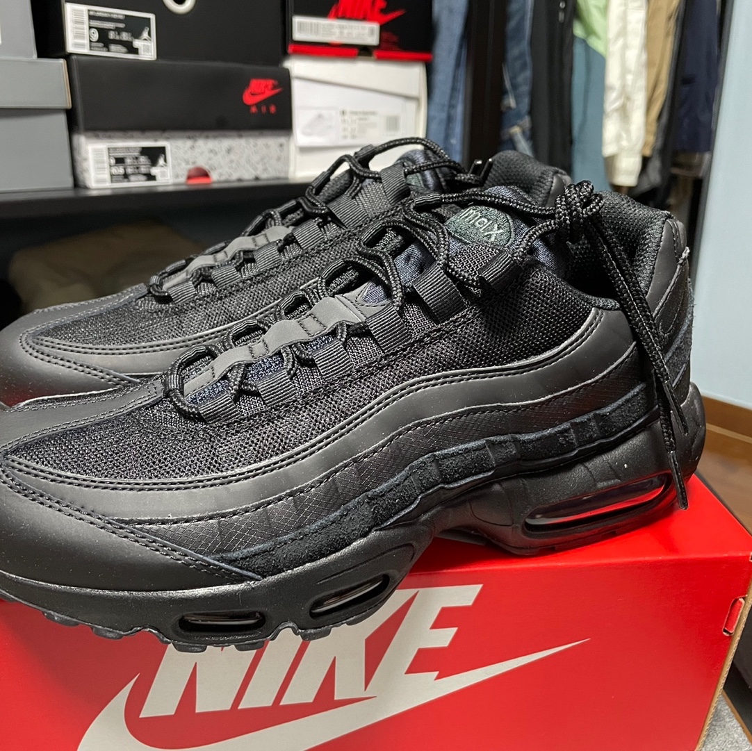 Nike Air Max 95 Essential Triple Black 2020 착용 스타일