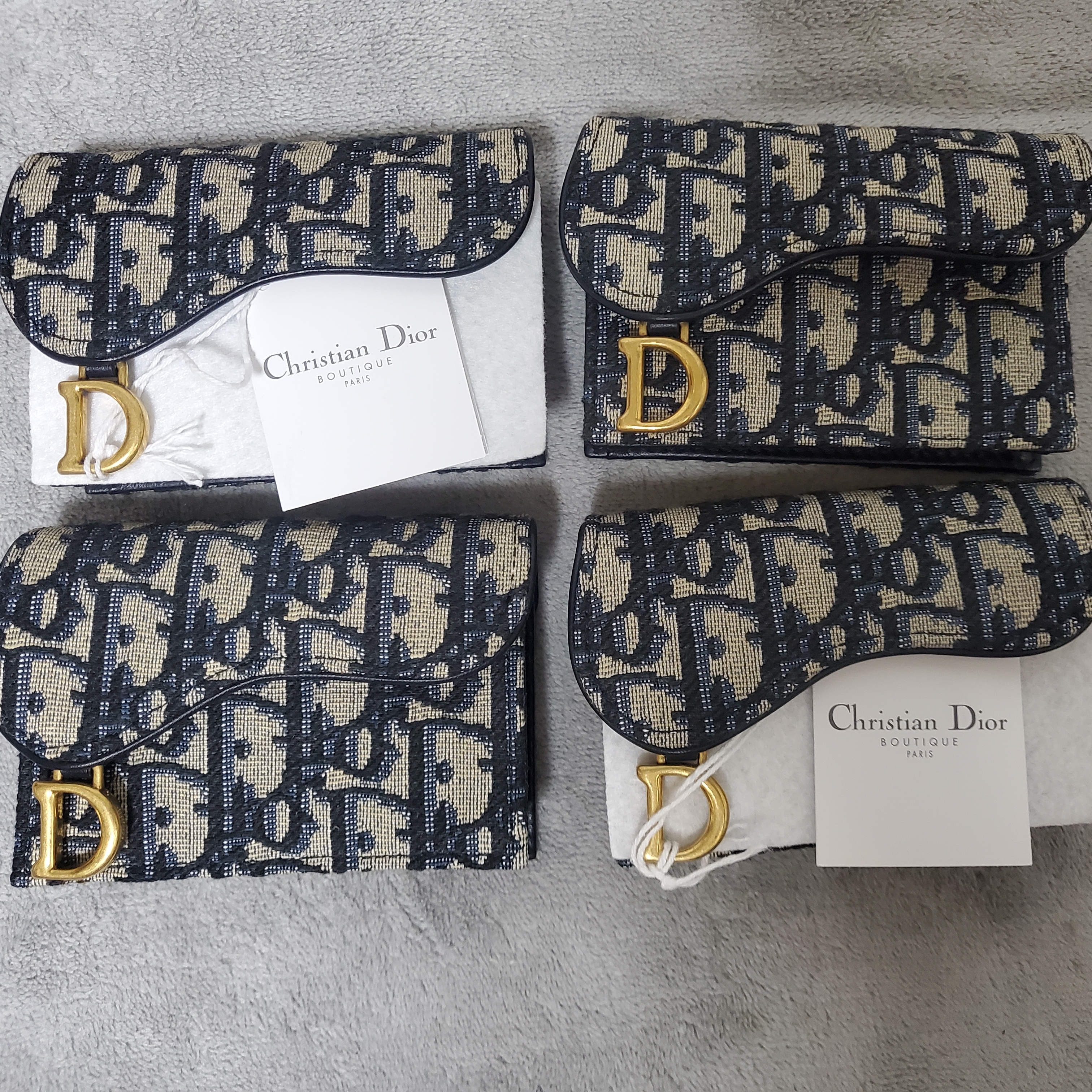 Dior Saddle Flap Card Holder Blue Dior Oblique Jacquard 착용 스타일