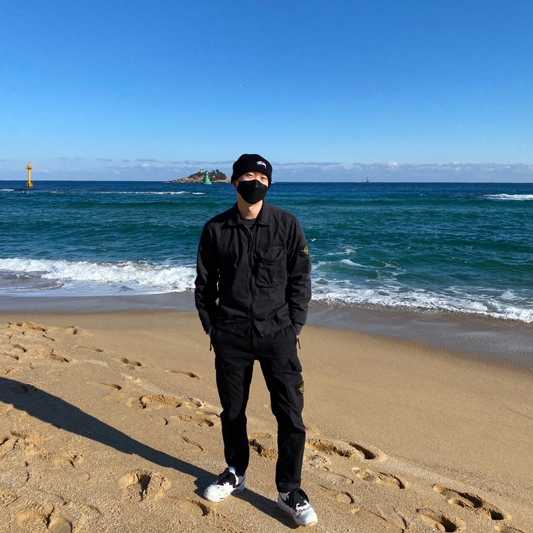 Nike x Stussy Cuff Beanie Black, Stone Island 63020 Crewneck Sweatshirt Black - 21FW 착용 스타일
