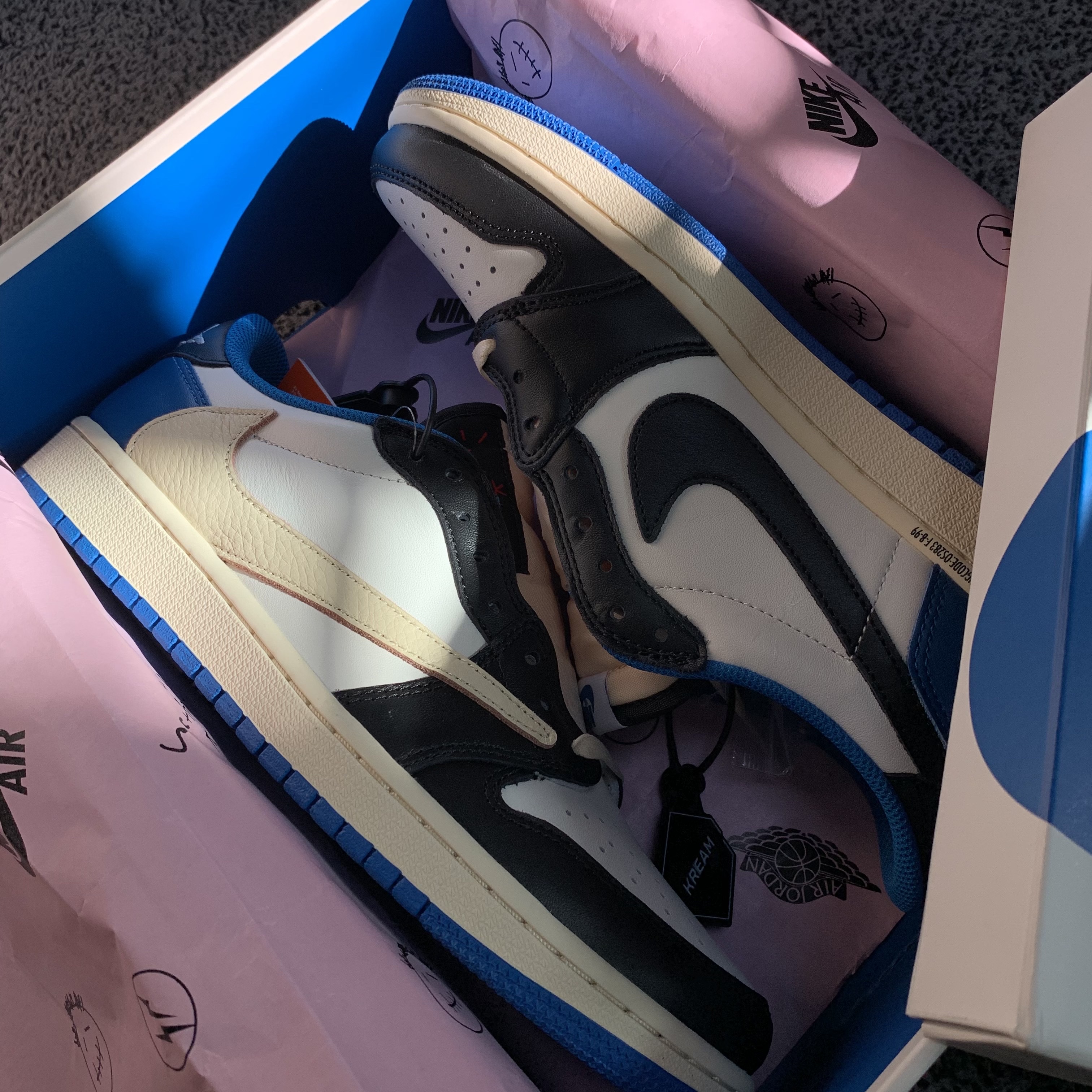 Jordan 1 x Travis Scott x Fragment Retro Low OG SP Military Blue 착용 스타일