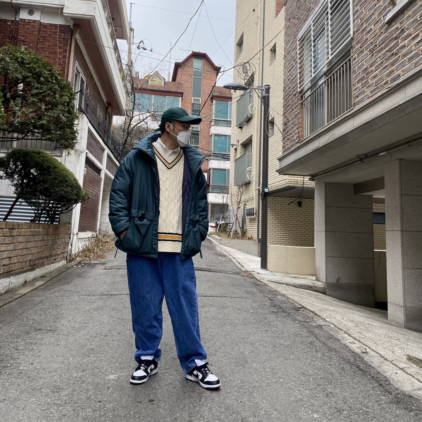 Nike x Supreme SB Dunk Low Black 착용 스타일 - 3