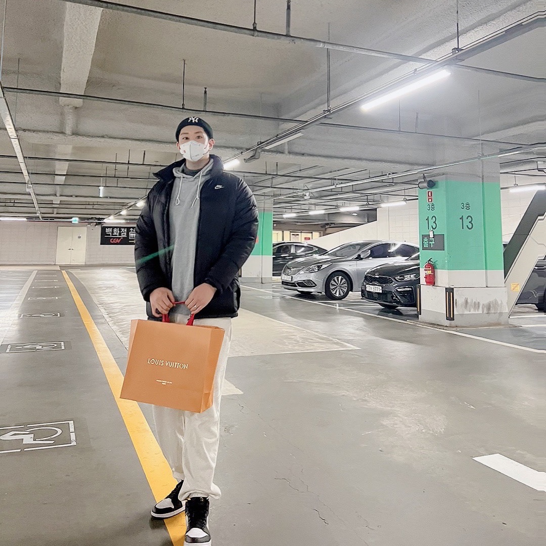 Jordan 1 Mid Pollen 착용 스타일 - 2