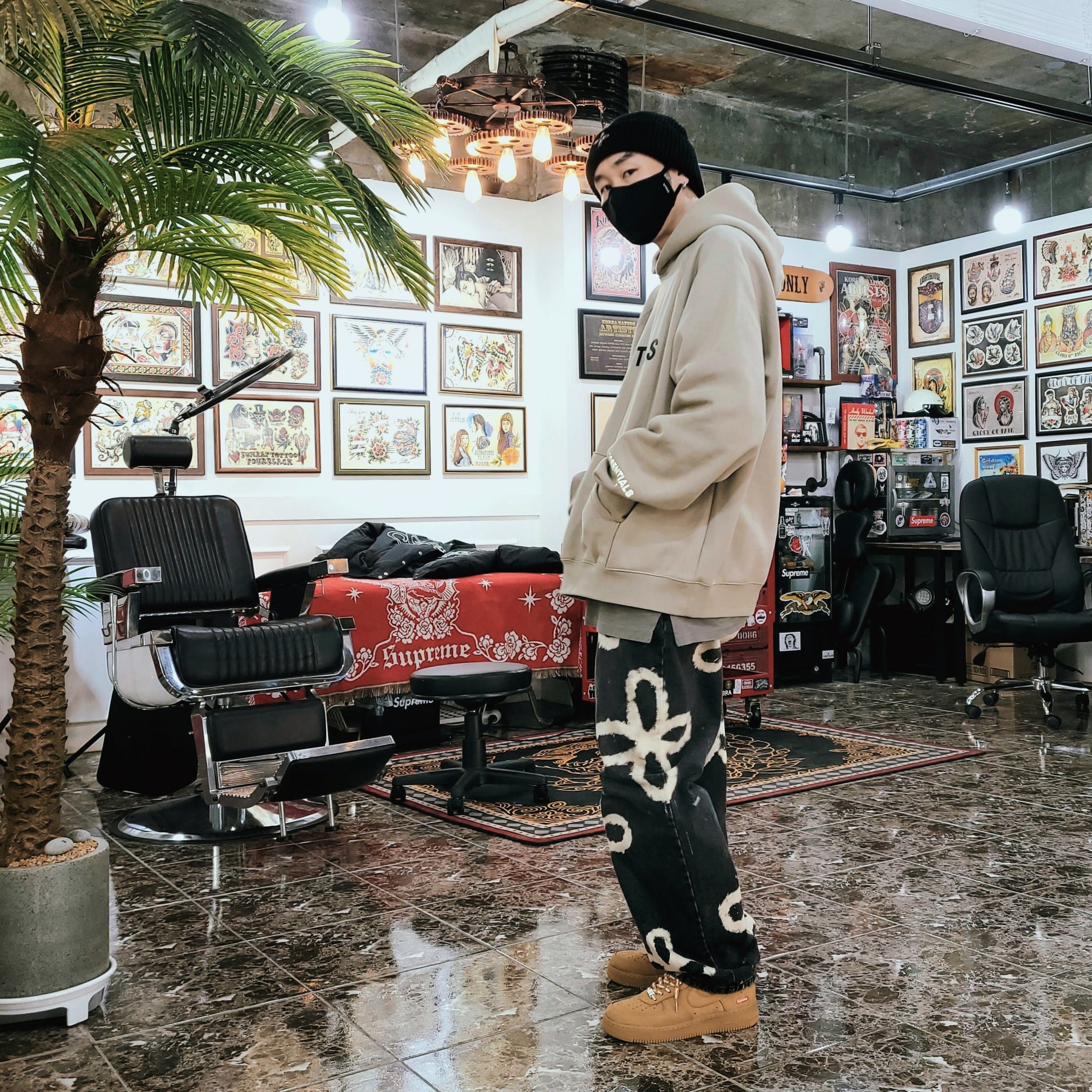 Essentials 3D Silicon Applique Pullover Hoodie Olive/Khaki - 20FW, Nike x Supreme Air Force 1 Low Flax 착용 스타일