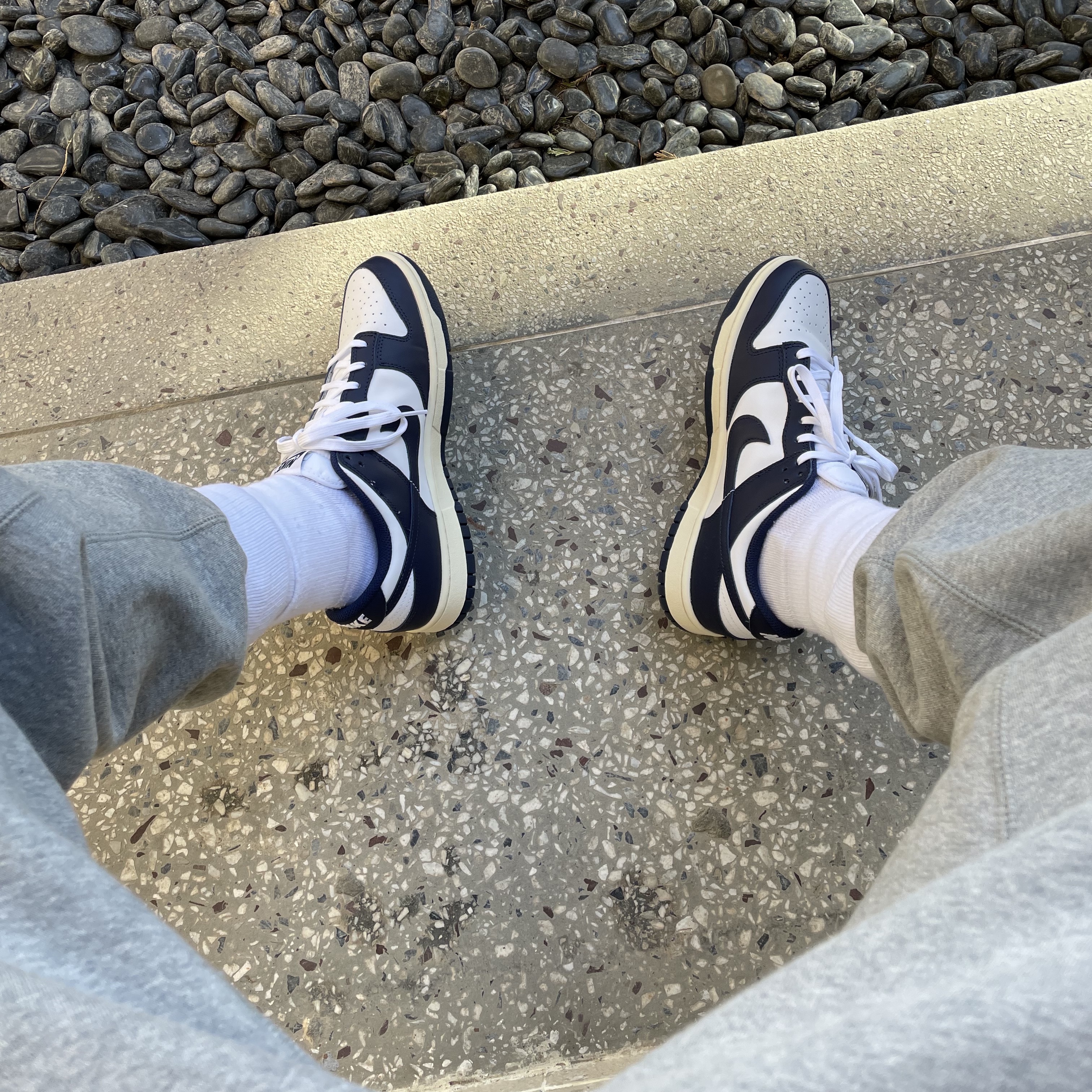 (W) Nike Dunk Low Vintage Midnight Navy 착용 스타일 - 2