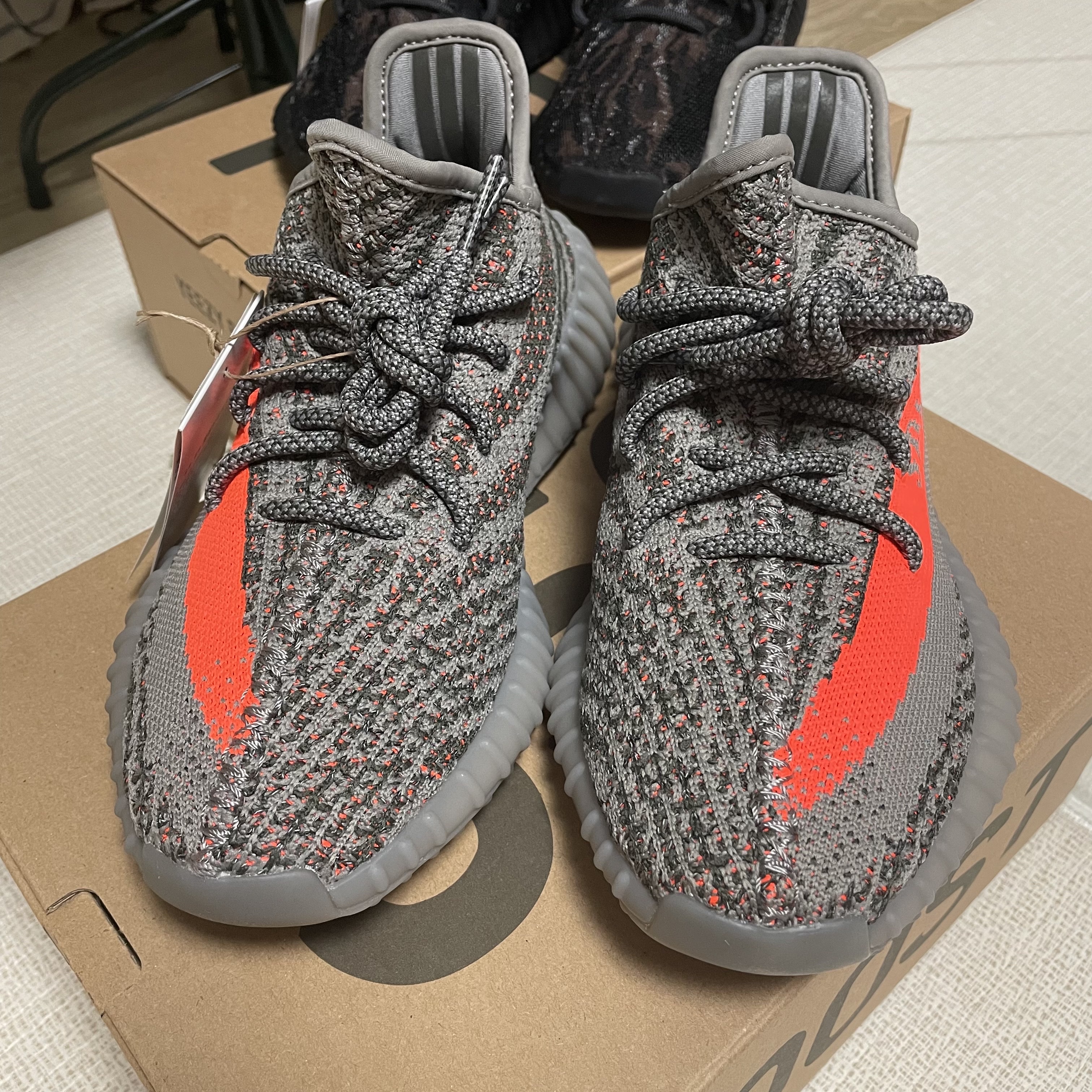 Adidas Yeezy Boost 350 V2 Beluga - Reflective, Adidas Yeezy Boost 350 V2 MX Rock 착용 스타일 - 4