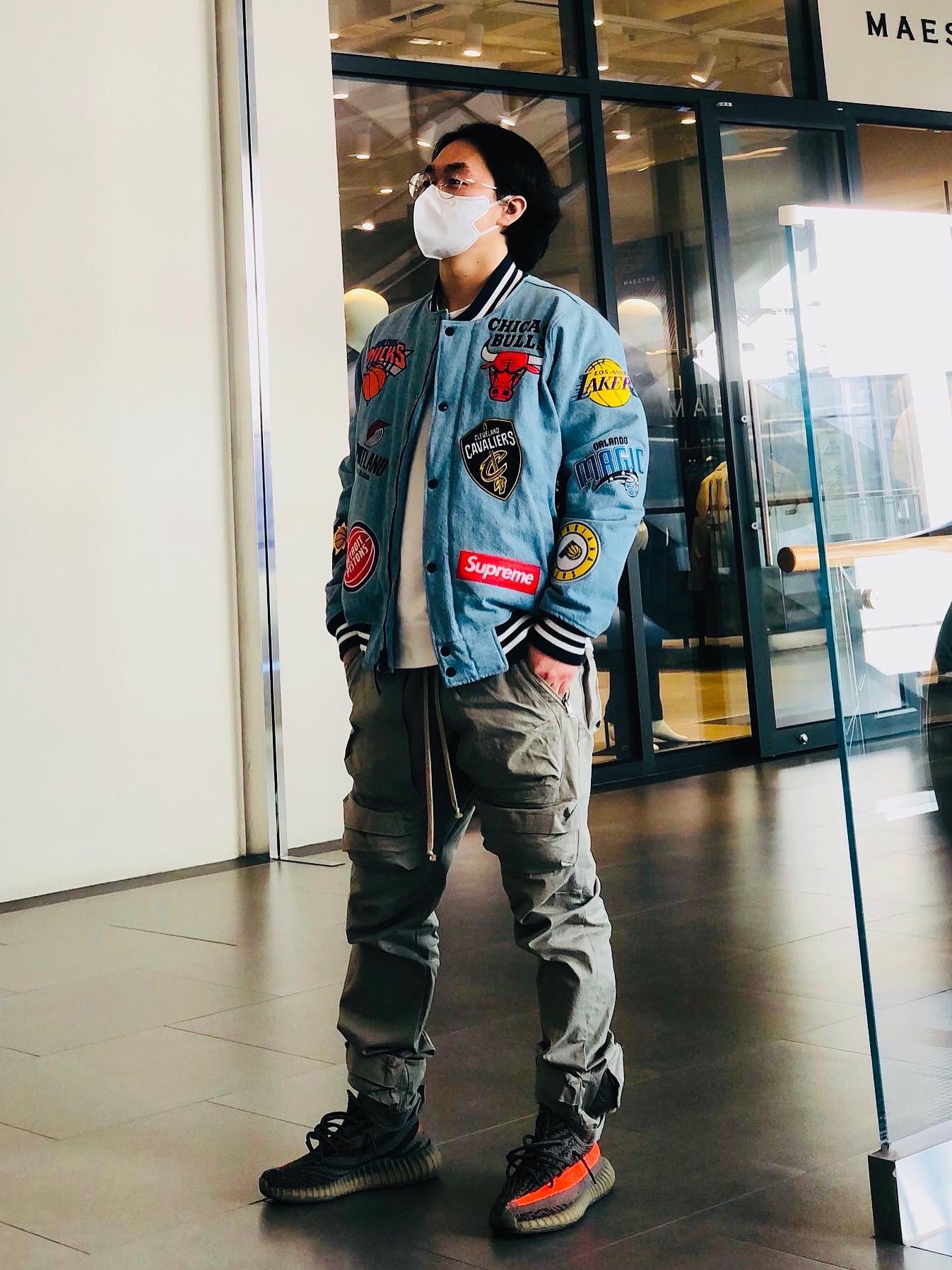 Adidas Yeezy Boost 350 V2 Beluga, Supreme x Nike NBA Teams Warm-Up Jacket Denim - 18SS 착용 스타일 - 1