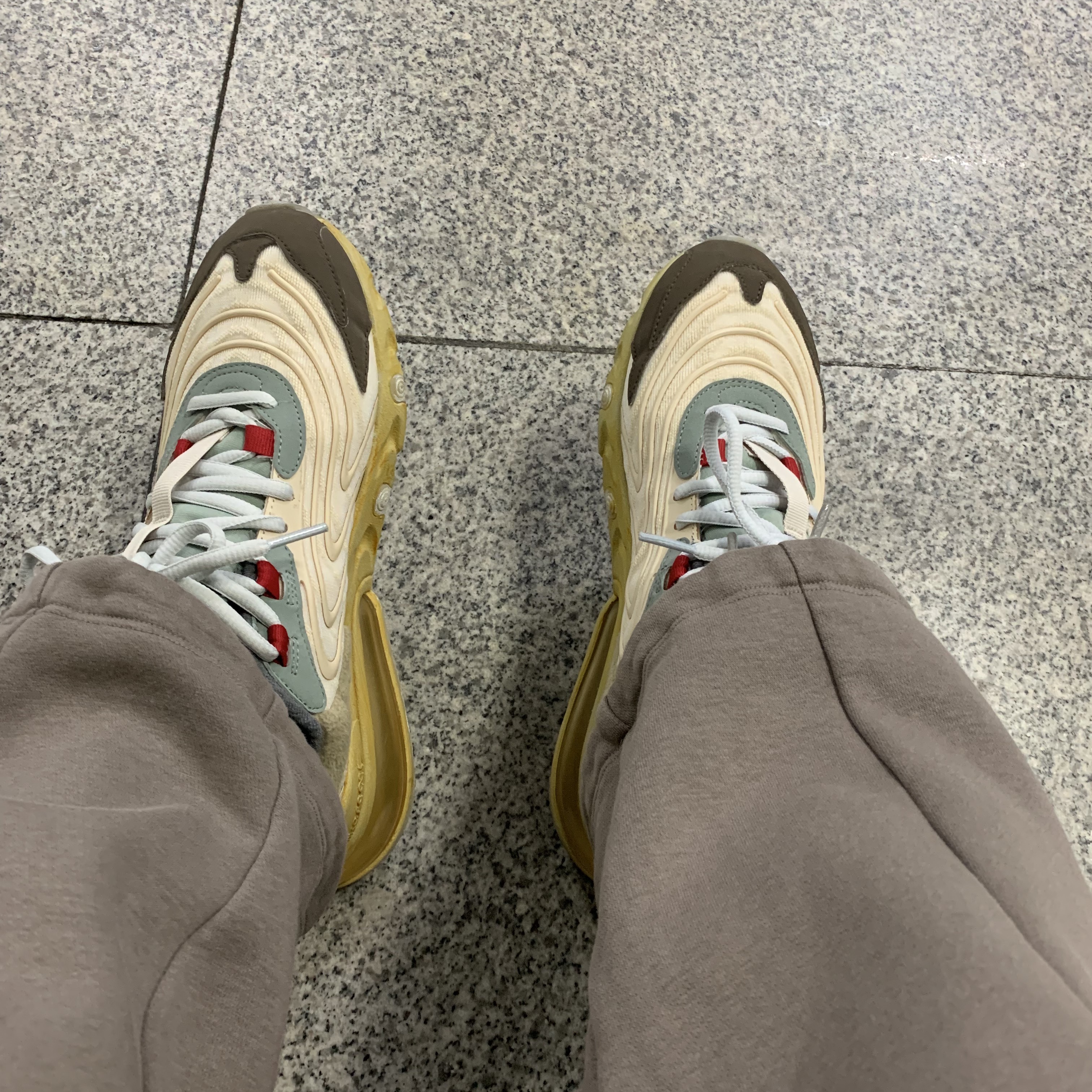 Nike x Travis Scott Air Max 270 React Cactus Trails 착용 스타일