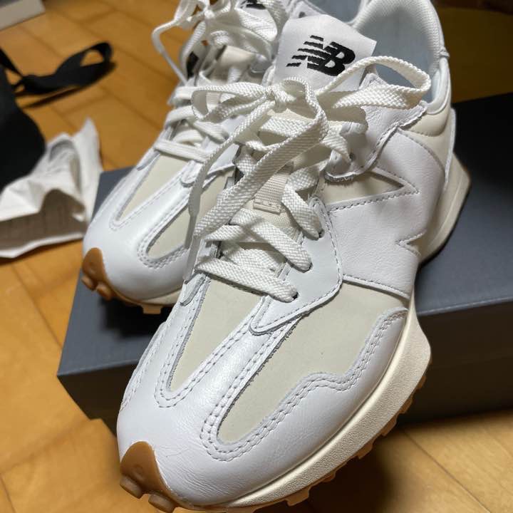 (W) New Balance 327 Leather White Moonbeam 착용 스타일
