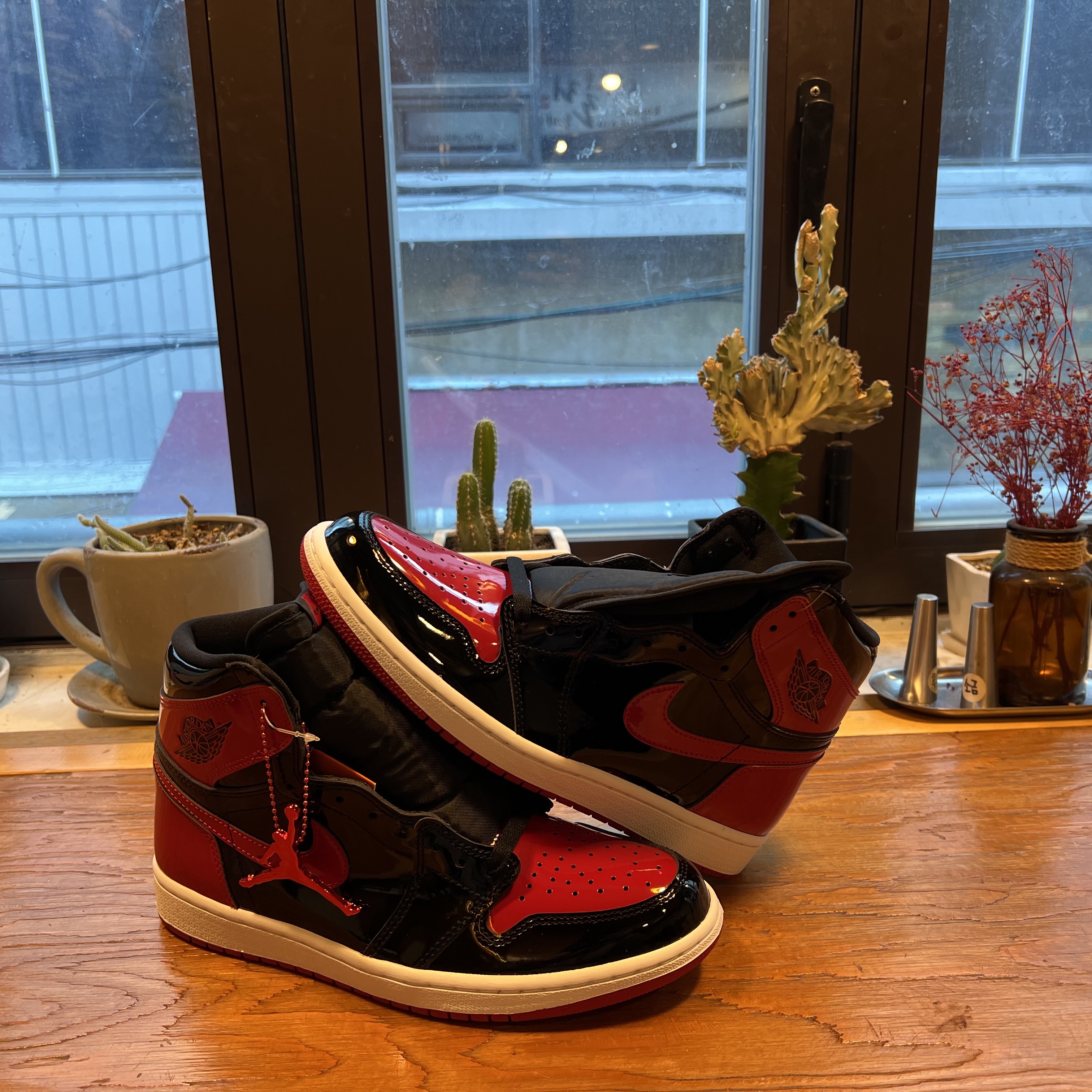 Jordan 1 Retro High OG Patent Bred 착용 스타일 - 4