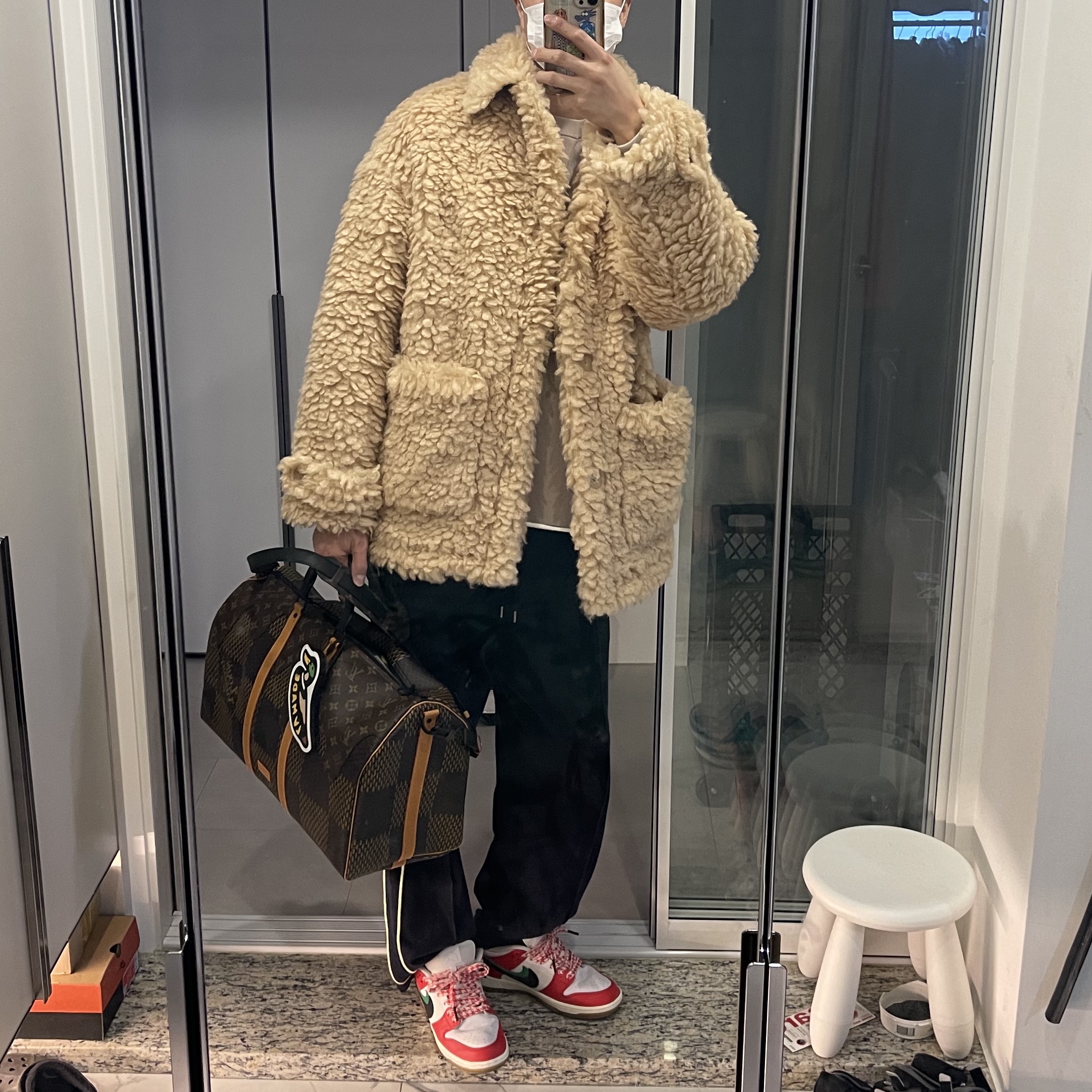 Nike x Frame Skate SB Dunk Low Pro Habibi, Louis Vuitton x Nigo Keepall Bandouliere 50 Brown 착용 스타일
