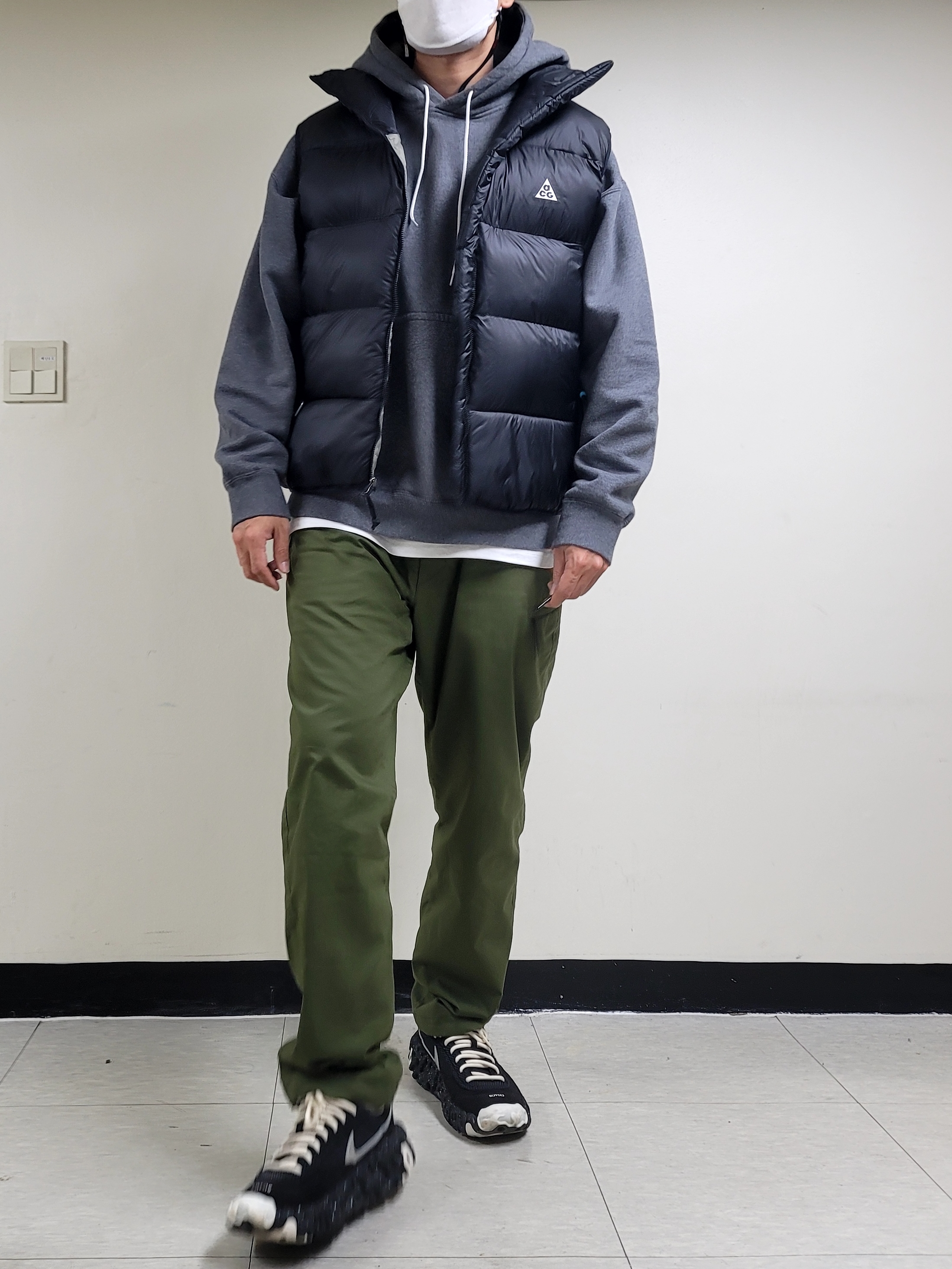 Nike ACG Therma-Fit ADV Lunar Lake Puffer Vest Black - US/EU, Nike x Undercover Overbreak SP Black 착용 스타일 - 1