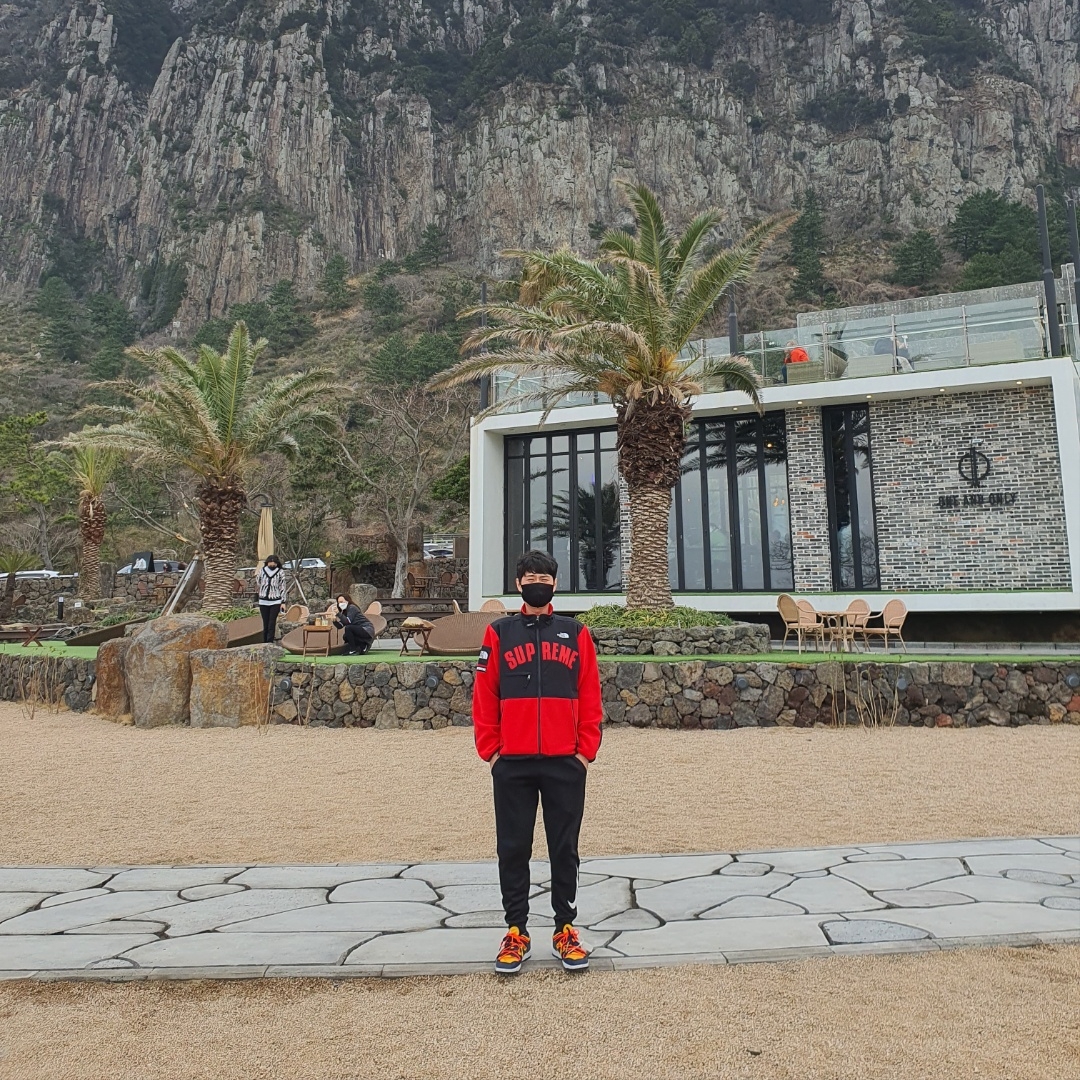 Nike x Off-White Dunk Low University Gold Midnight Navy, Supreme x The North Face Arc Logo Denali Fleece Jacket Red - 19SS 착용 스타일