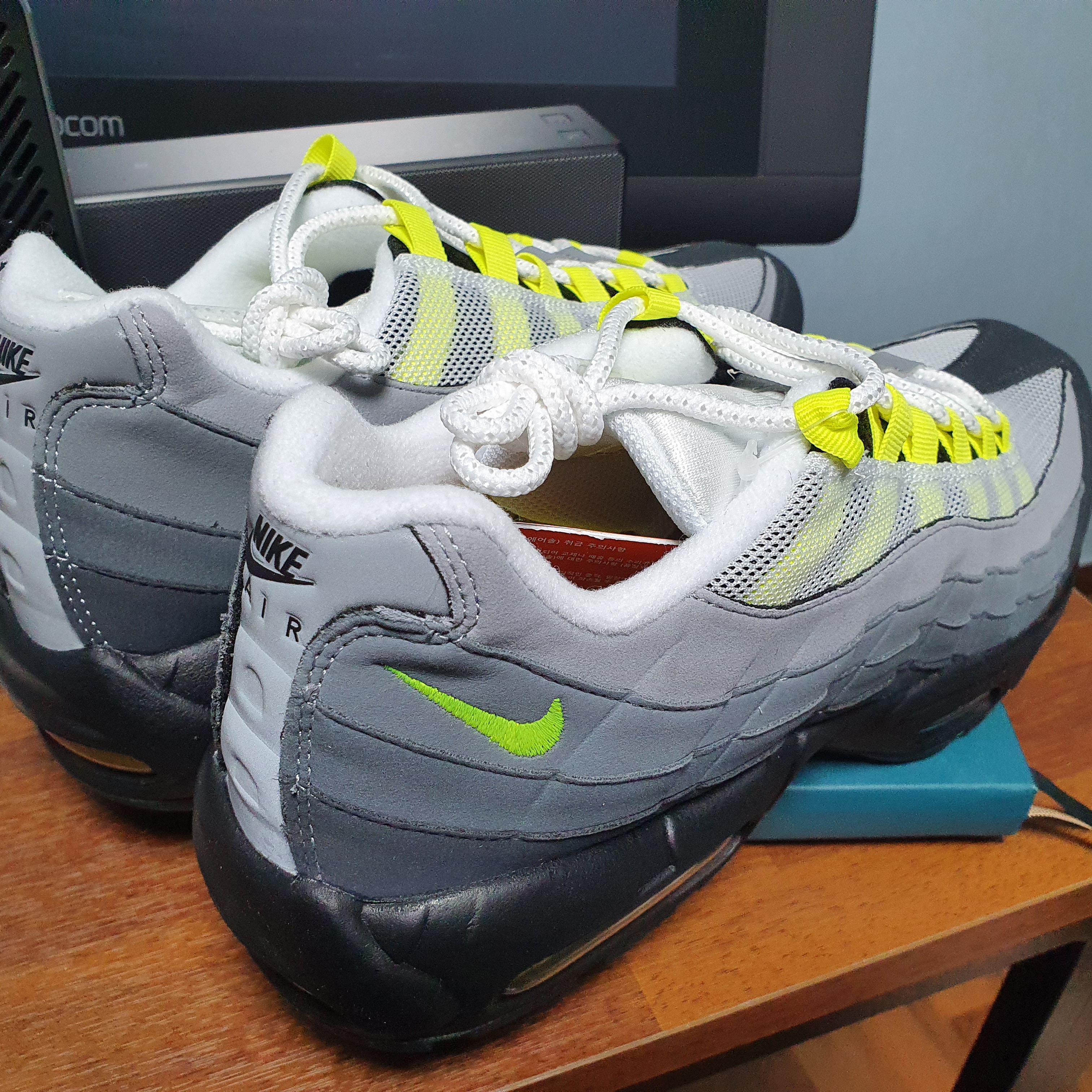 Nike Air Max 95 OG Neon Yellow 2020 착용 스타일