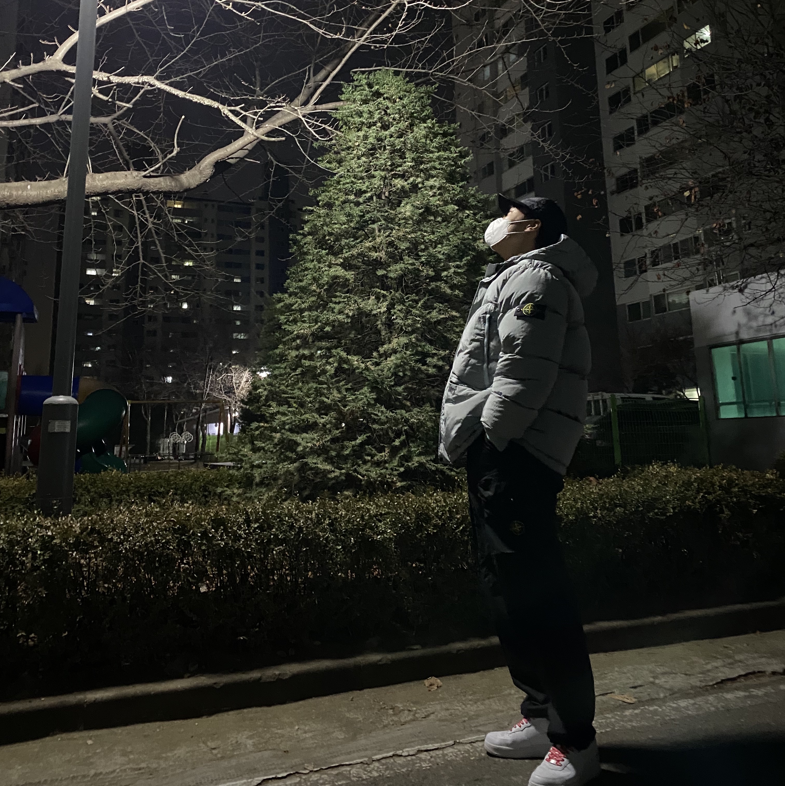 Nike x Supreme Air Force 1 Low White, Stone Island 30203 Cargo Pants 5 Pockets Black - 21SS 착용 스타일
