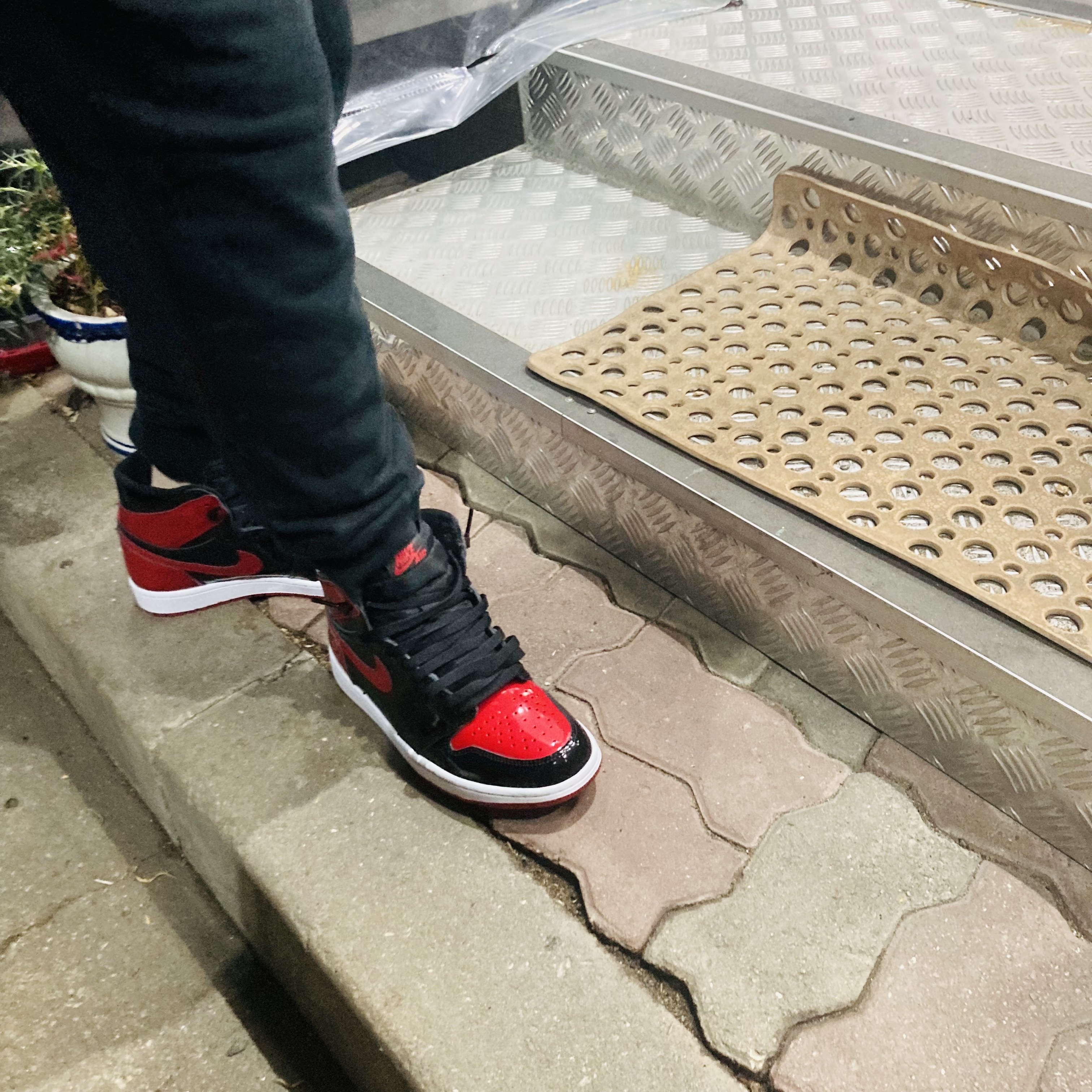 Jordan 1 Retro High OG Patent Bred 착용 스타일