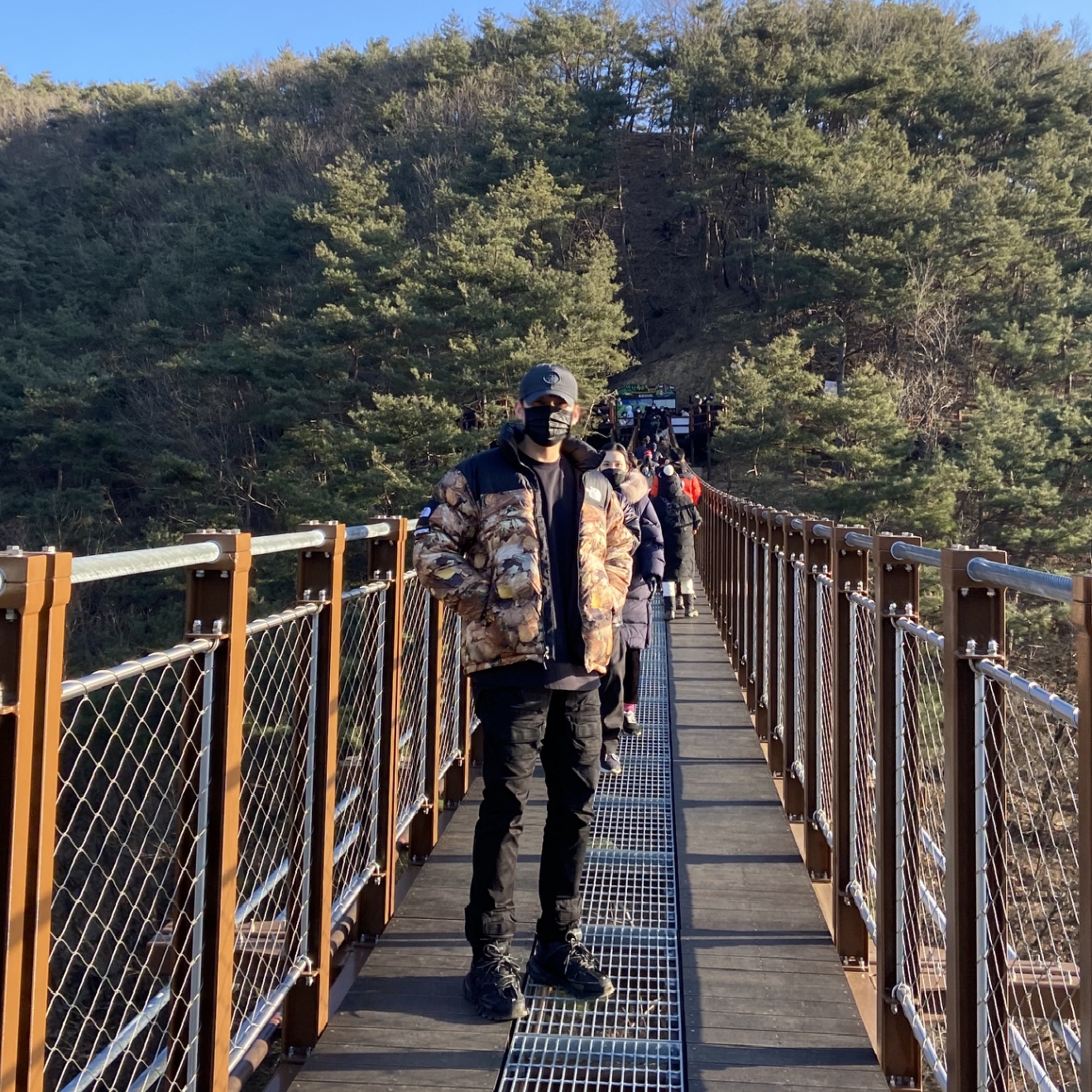 Supreme x The North Face Nuptse Leaves - 16FW, (W) Balenciaga Track Sneakers Triple Black 착용 스타일 - 1