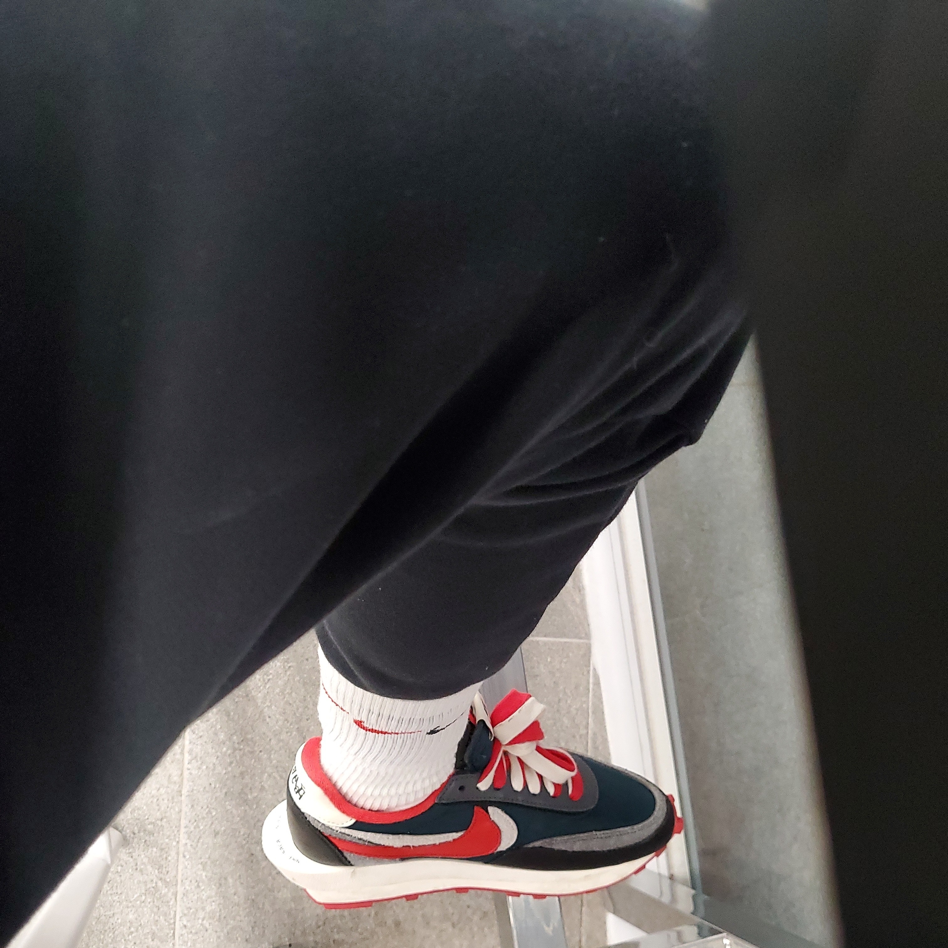 Nike x Sacai x Undercover LDWaffle Midnight Spruce University Red 착용 스타일