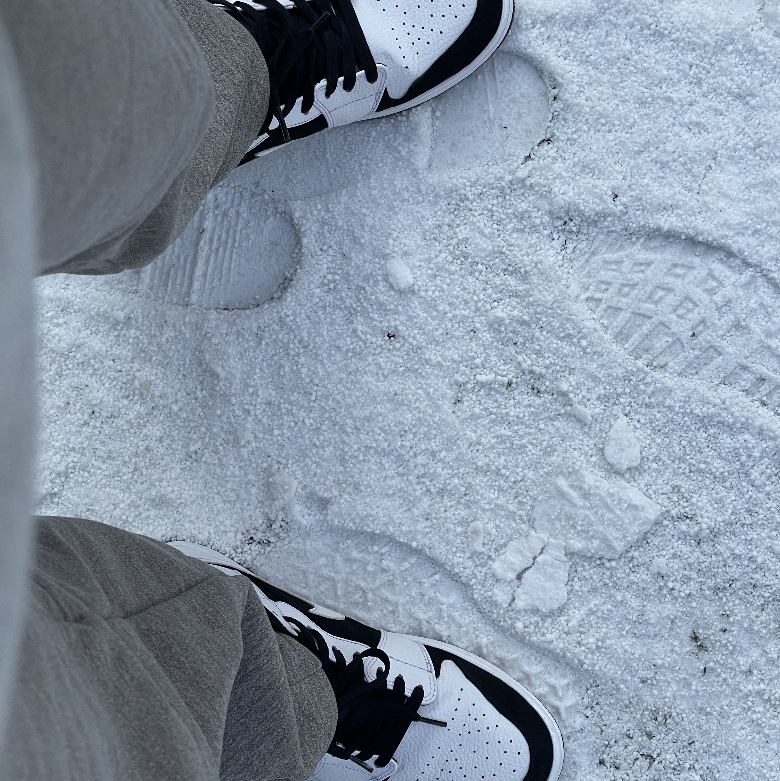 Jordan 1 Mid White Black 착용 스타일 - 1