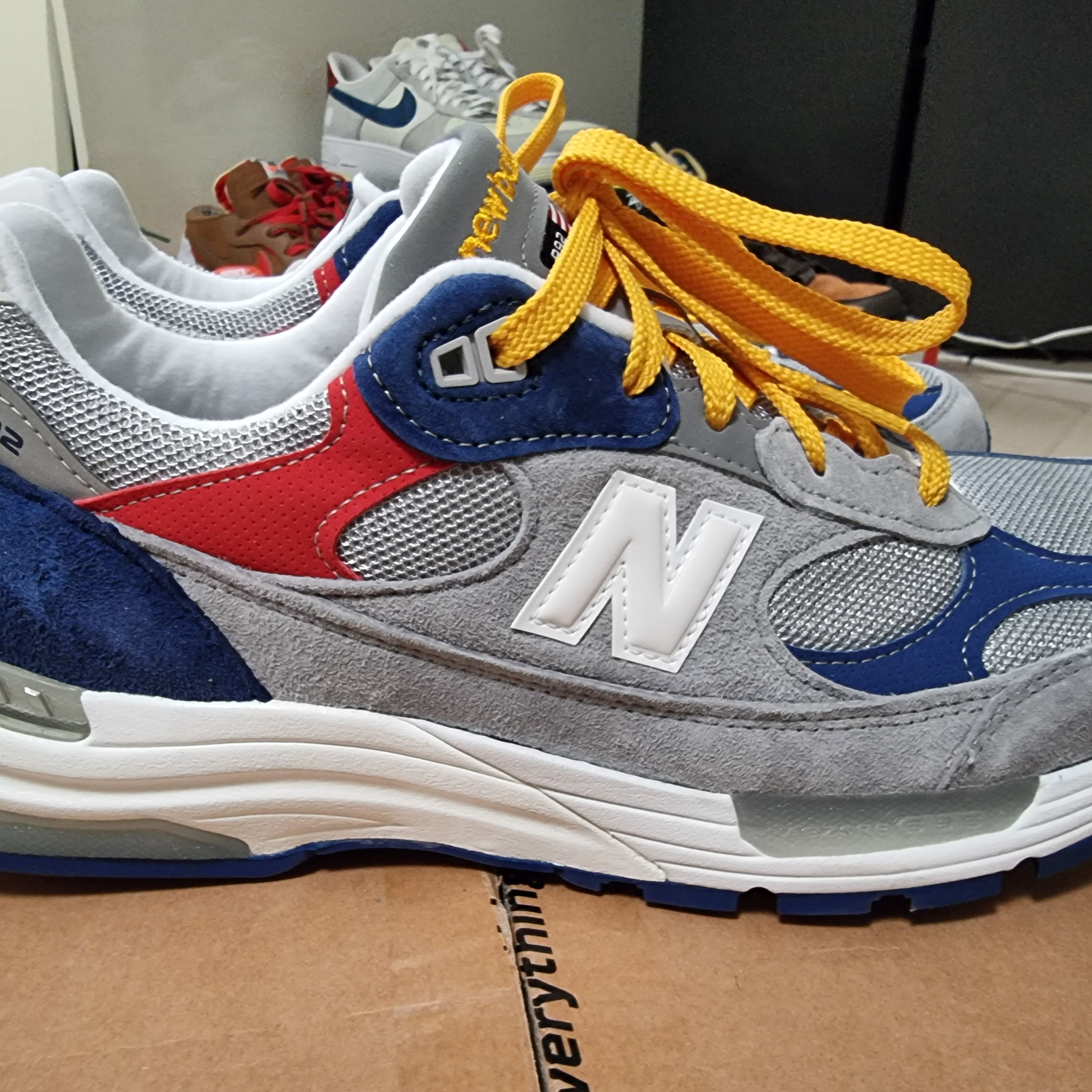 New Balance x DTLR 992 Made in USA Varsity 착용 스타일 - 2