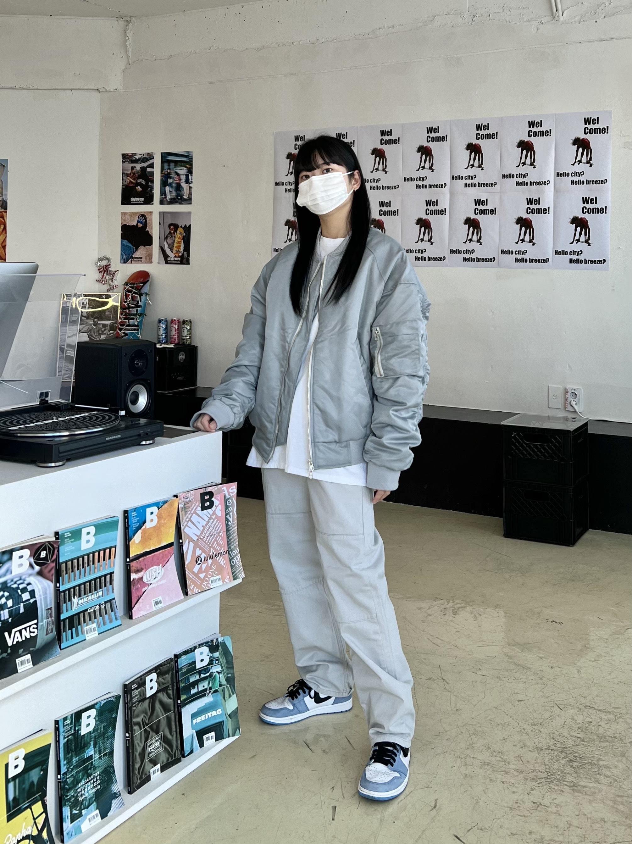 Jordan 1 Retro High OG University Blue, Stussy Basic Stussy LS T-Shirt White 2021 착용 스타일 - 3