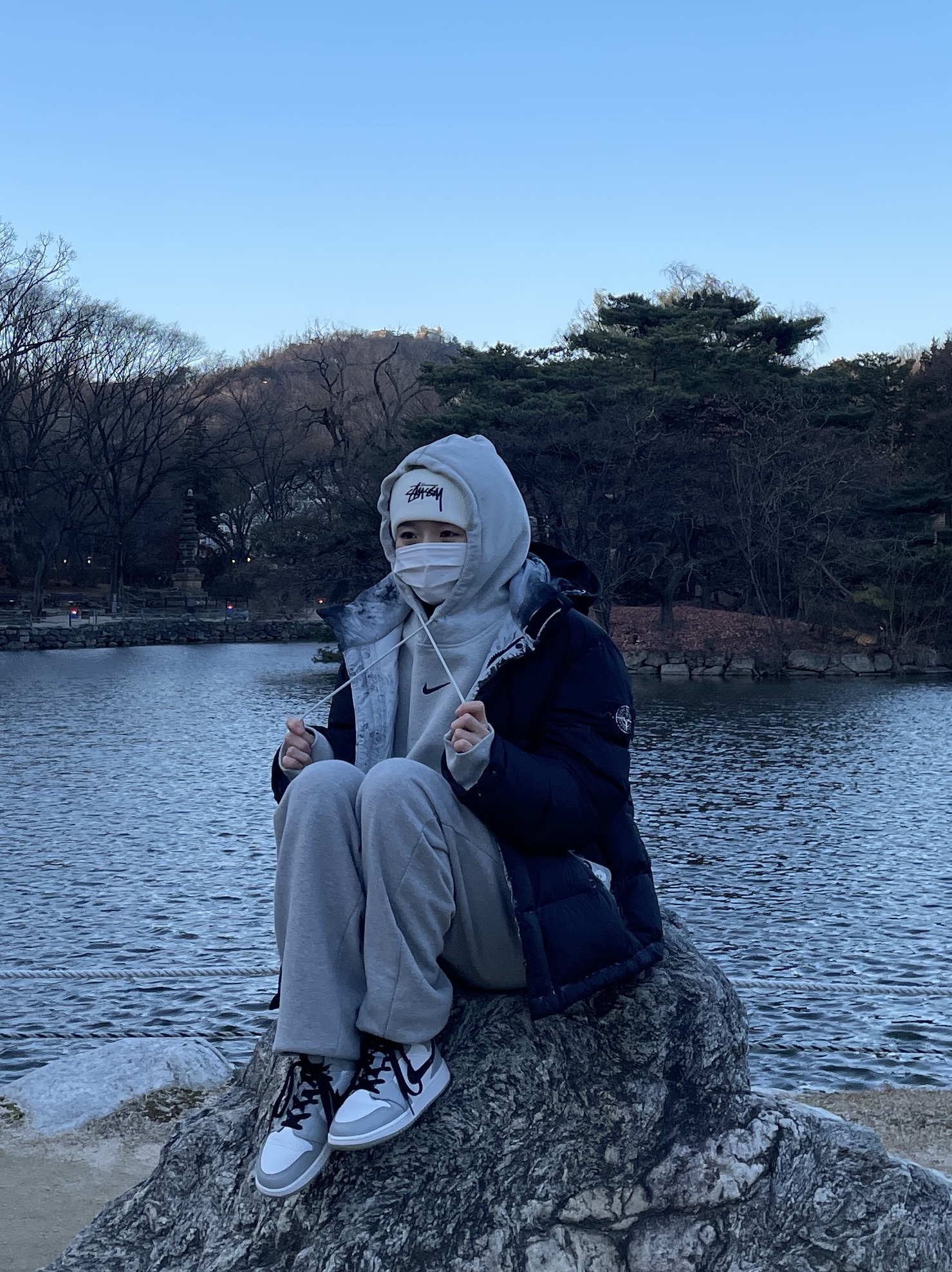 (GS) Jordan 1 Mid Light Smoke Grey, Nike x Drake Nocta Cardinal Stock Essential Hoodie Grey - Asia 착용 스타일