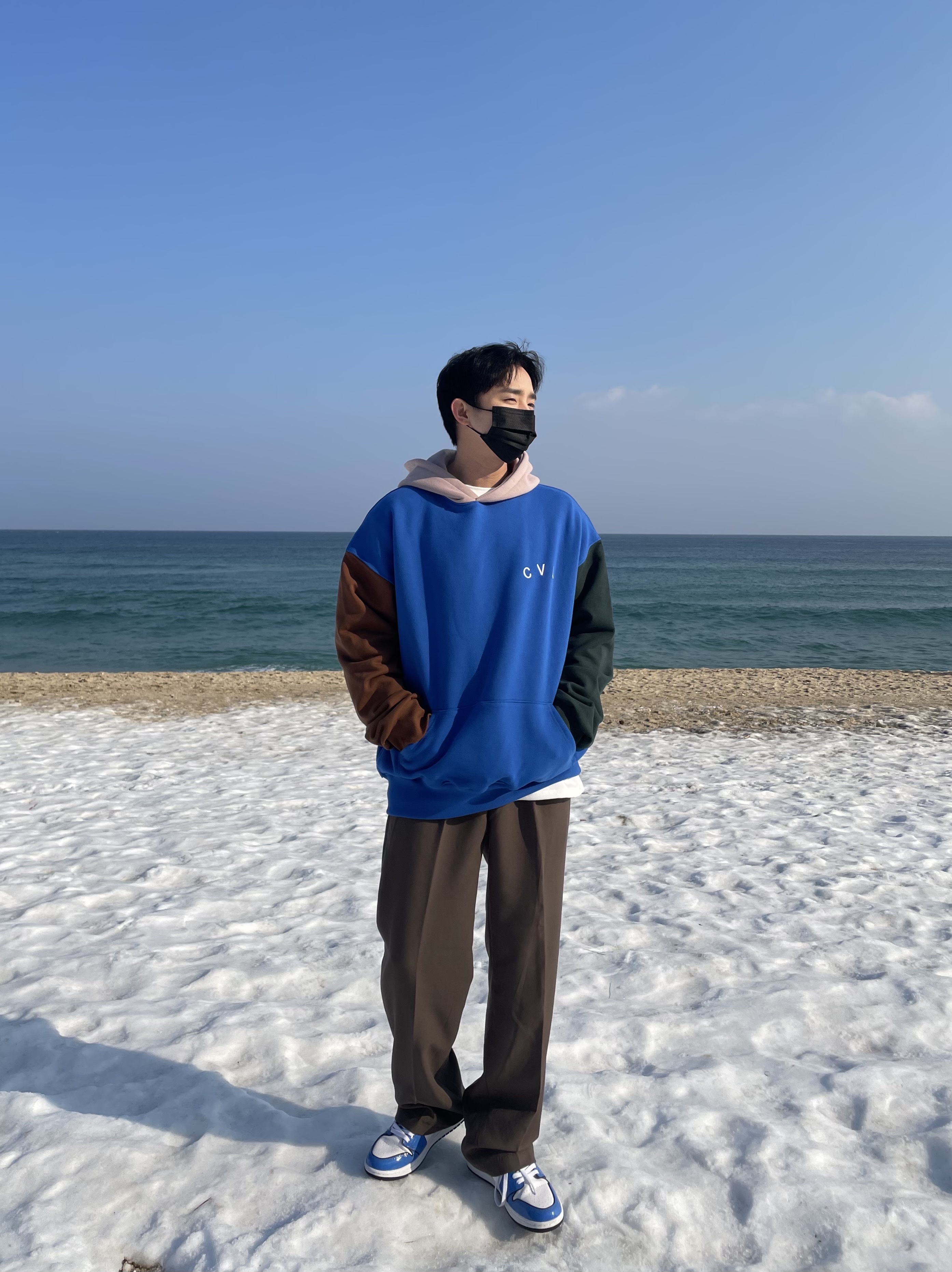 Jordan 1 Mid SE Signal Blue 착용 스타일 - 1