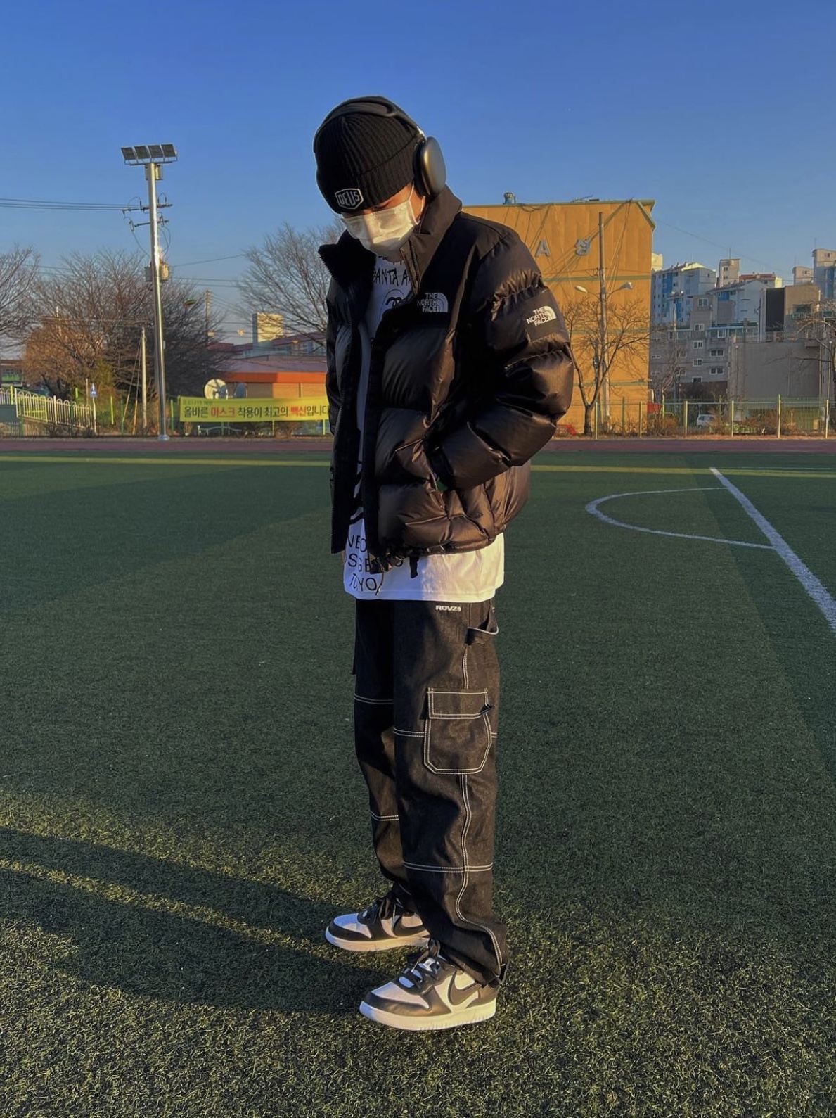 Stussy x Takahiromiyashita The Soloist 40 WT T-Shirt, Nike x Ambush Dunk High Black 착용 스타일