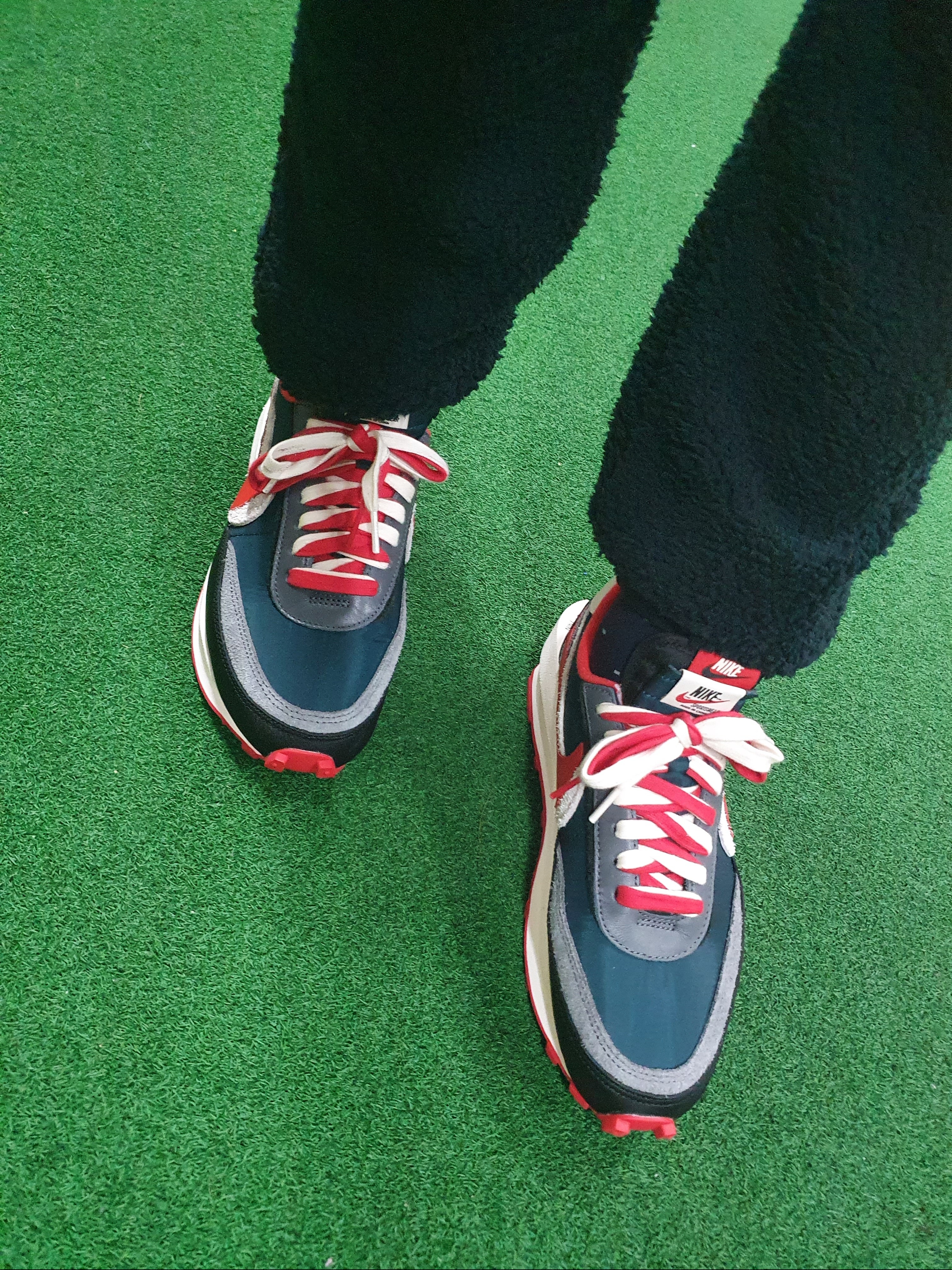 Nike x Sacai x Undercover LDWaffle Midnight Spruce University Red 착용 스타일 - 4