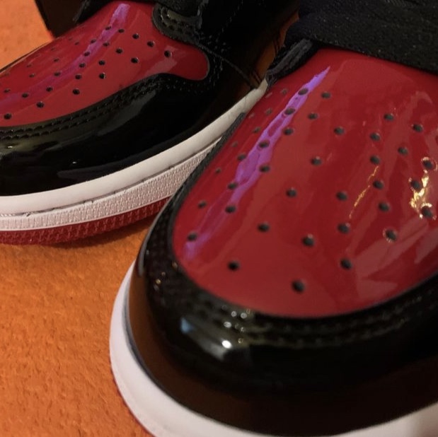Jordan 1 Retro High OG Patent Bred 착용 스타일 - 2